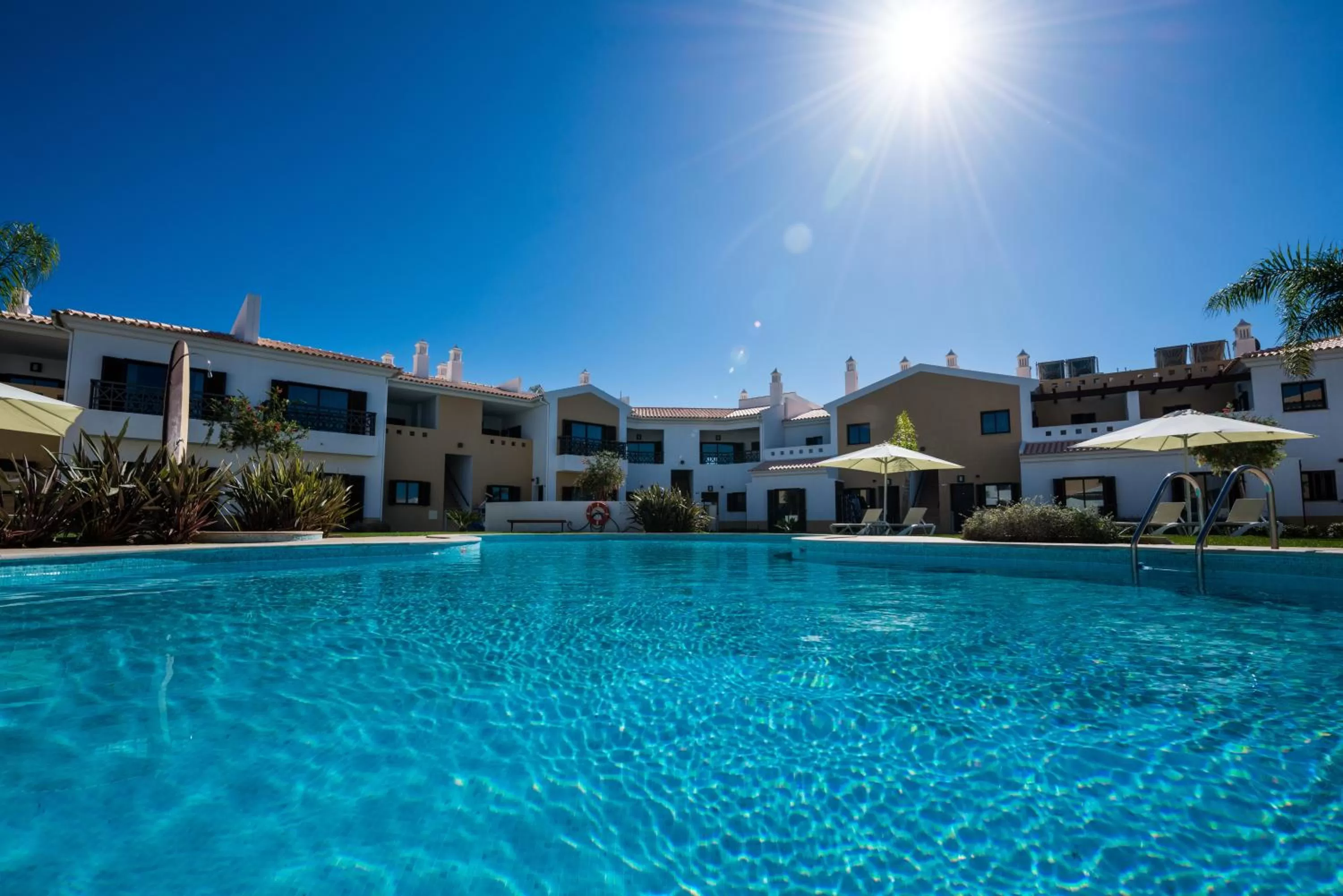 Swimming pool in Sagres Time Apartamentos