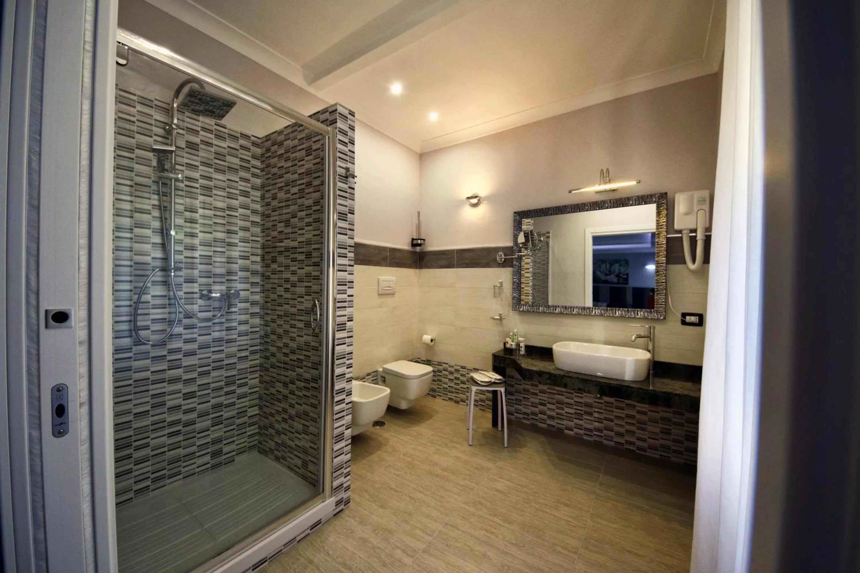 Shower in La Corte del Geco