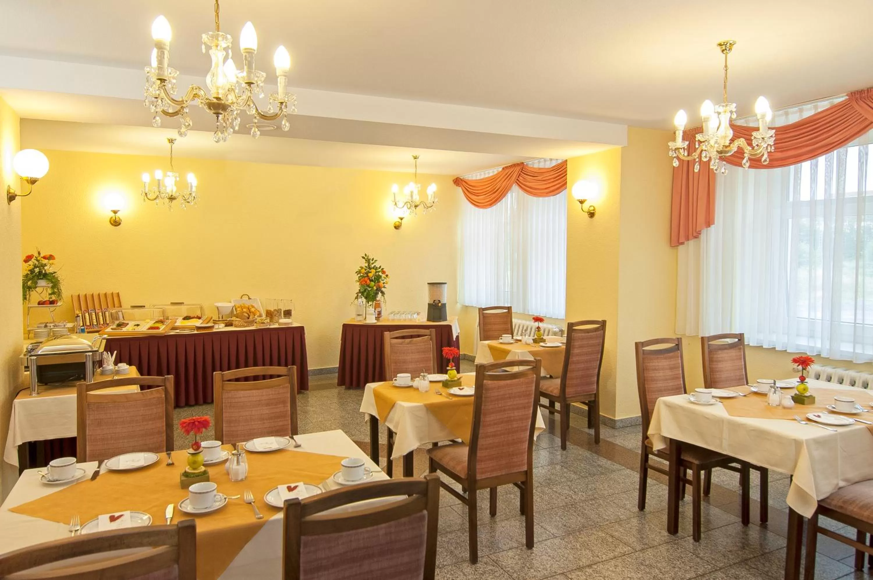 Breakfast, Restaurant/Places to Eat in Hotel Stadt Löbau