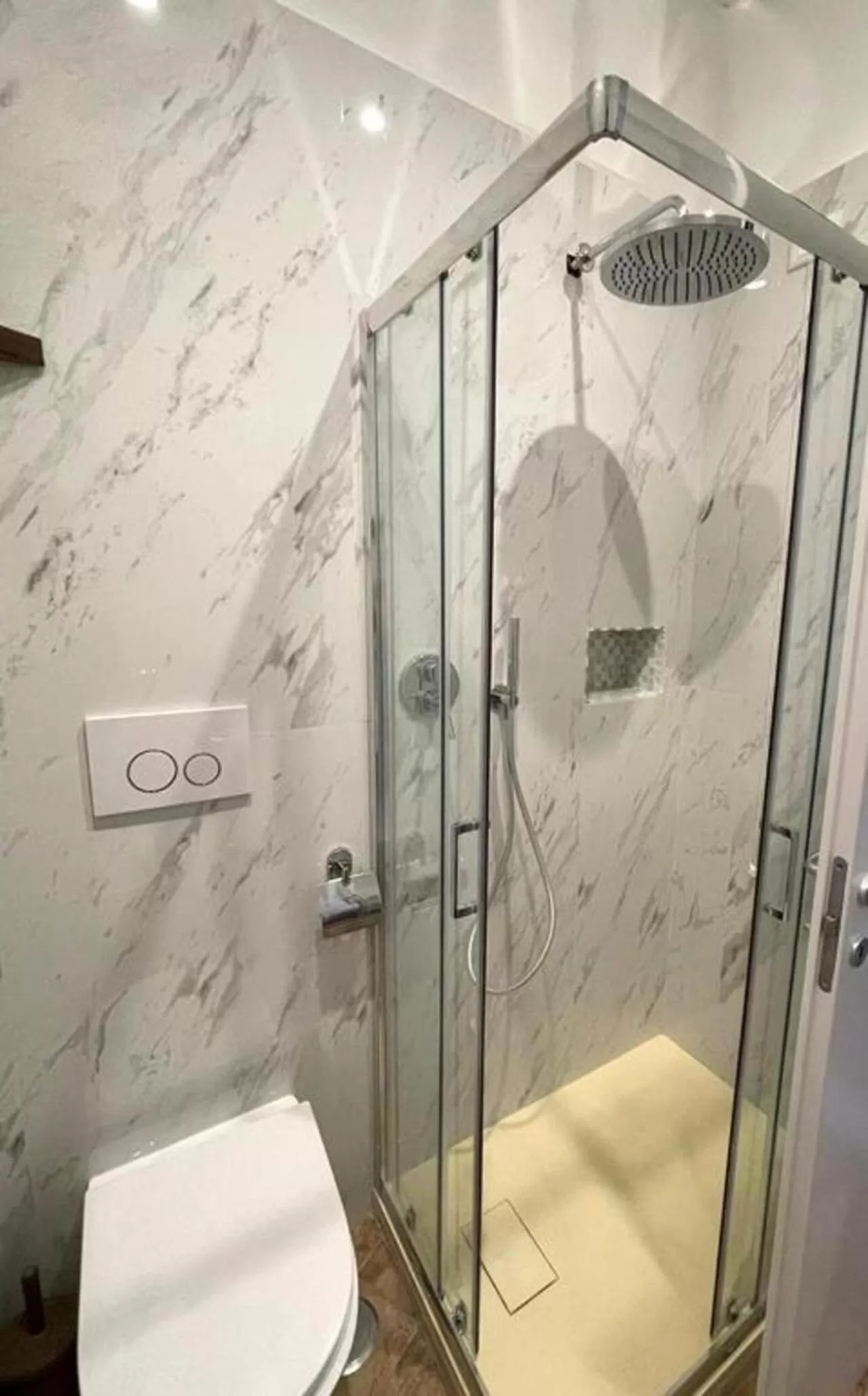 Shower in Granoro Gragnano B&B