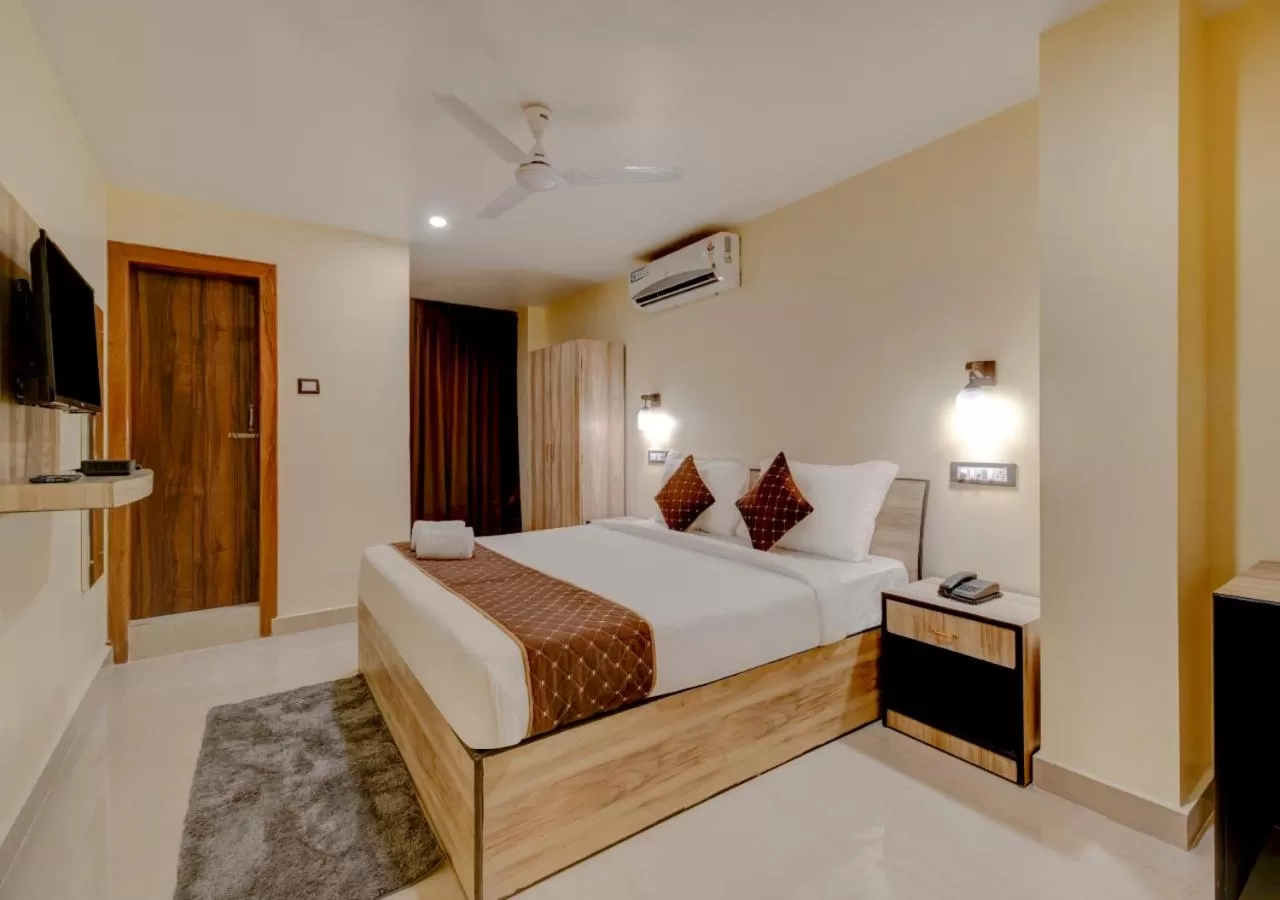 Photo of the whole room, Bed in Hotel Sai Rain Tree