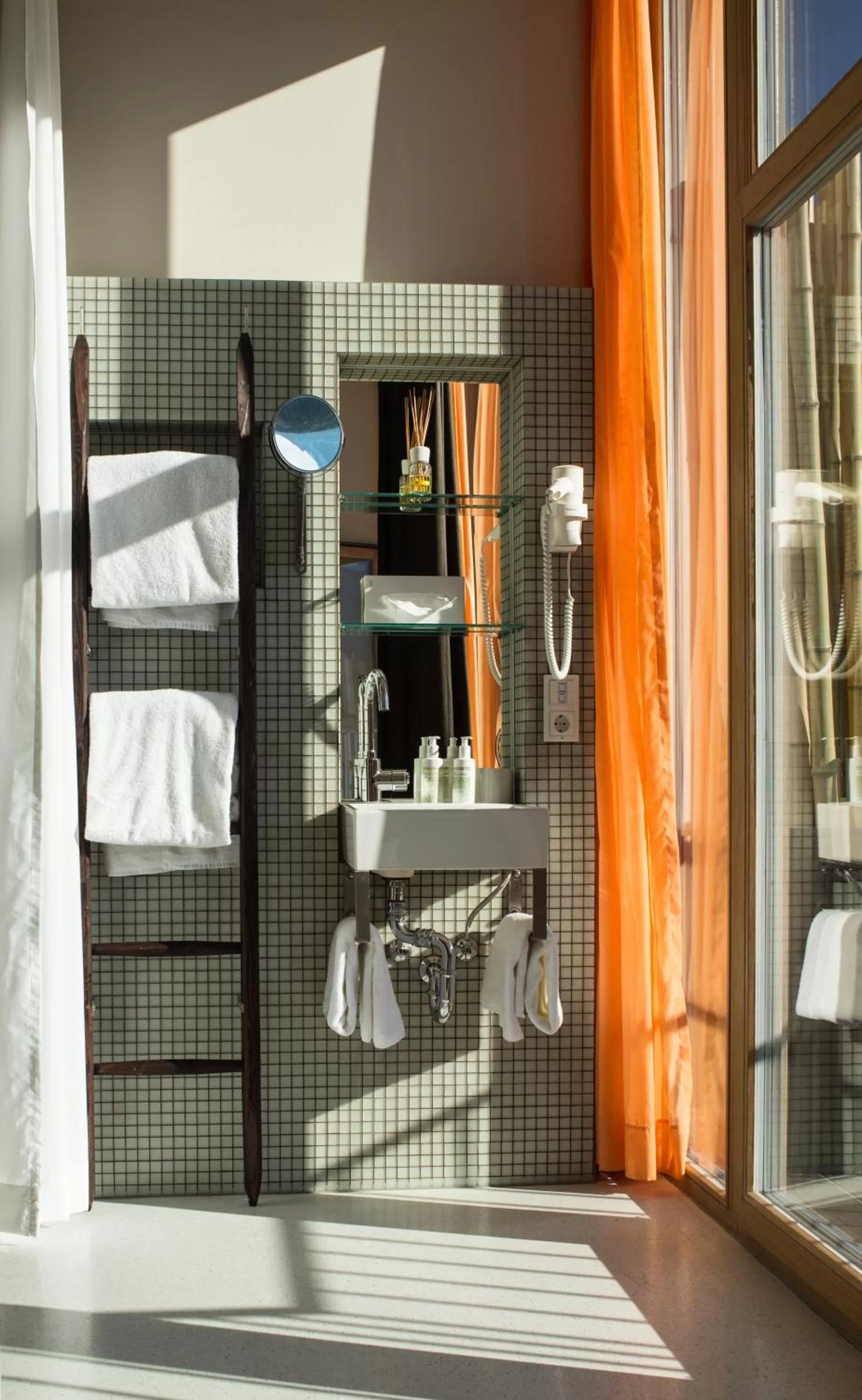 Bathroom, Bed in Nala Individuellhotel