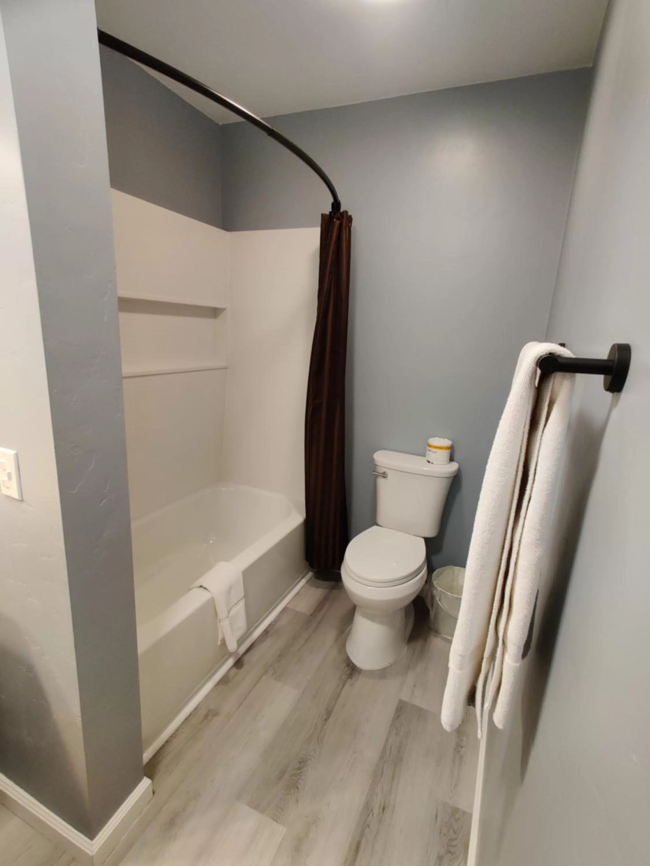 Bathroom in Apple Tree Inn