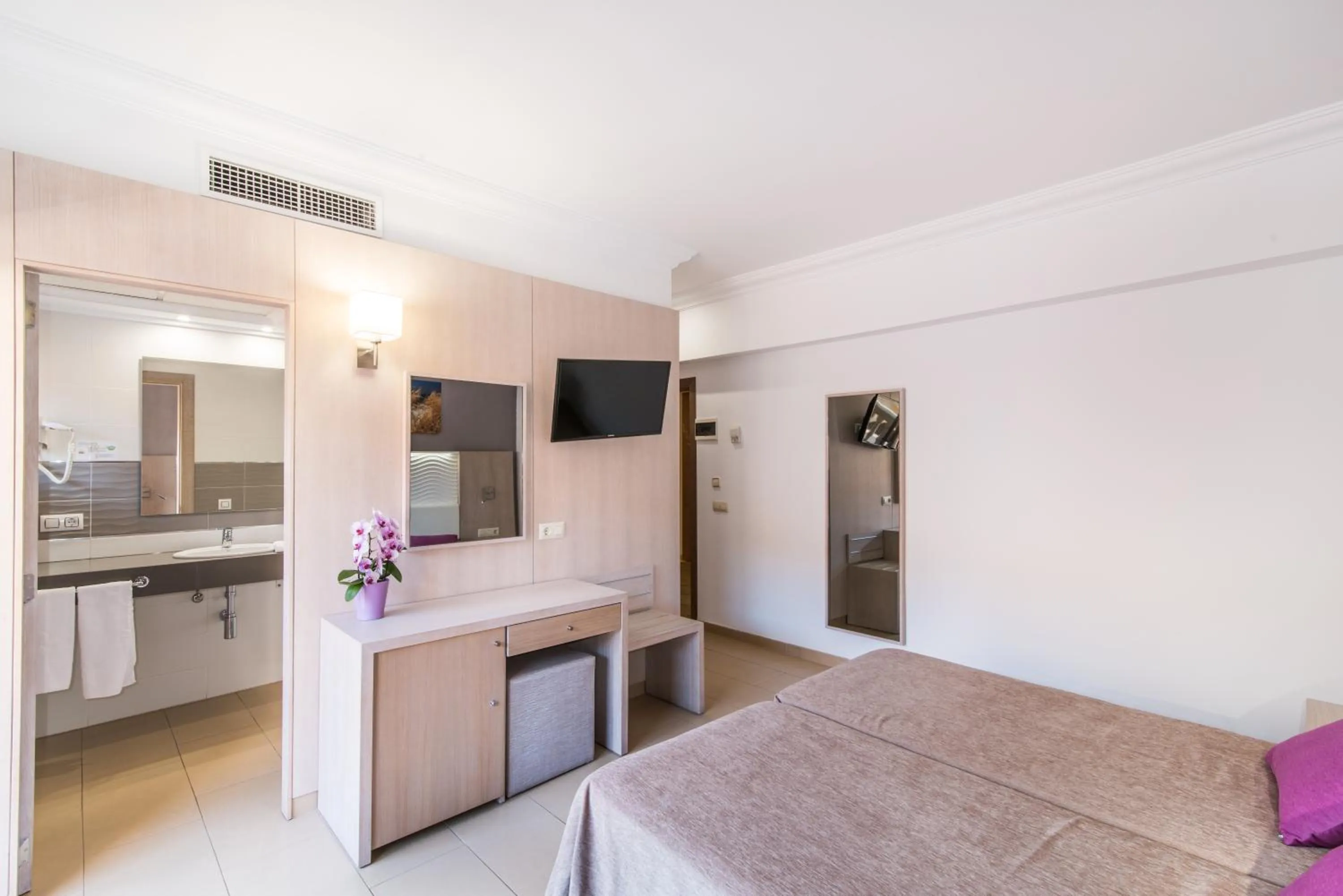 Bedroom, Bed in Hotel Baviera