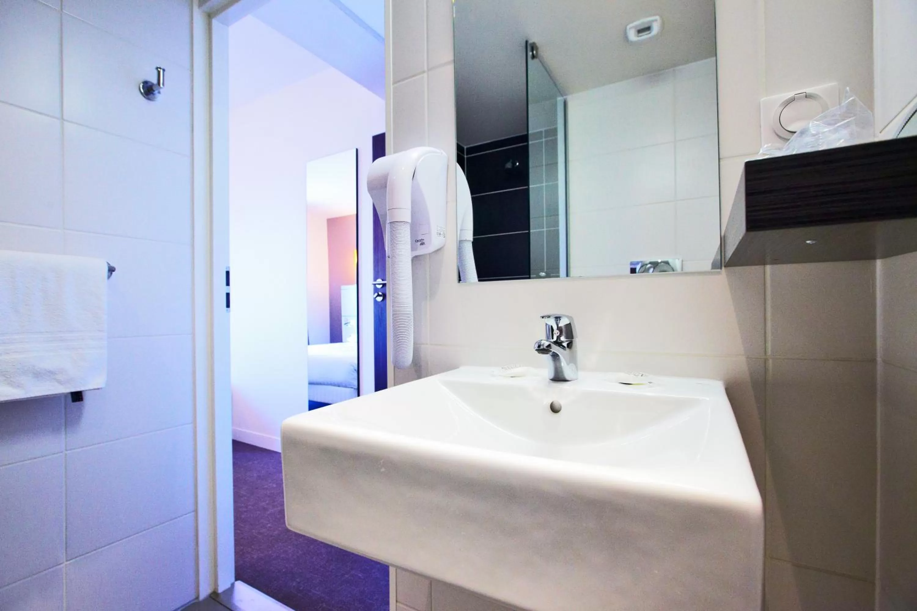 Bathroom in ibis Styles La Rochelle Centre les Minimes