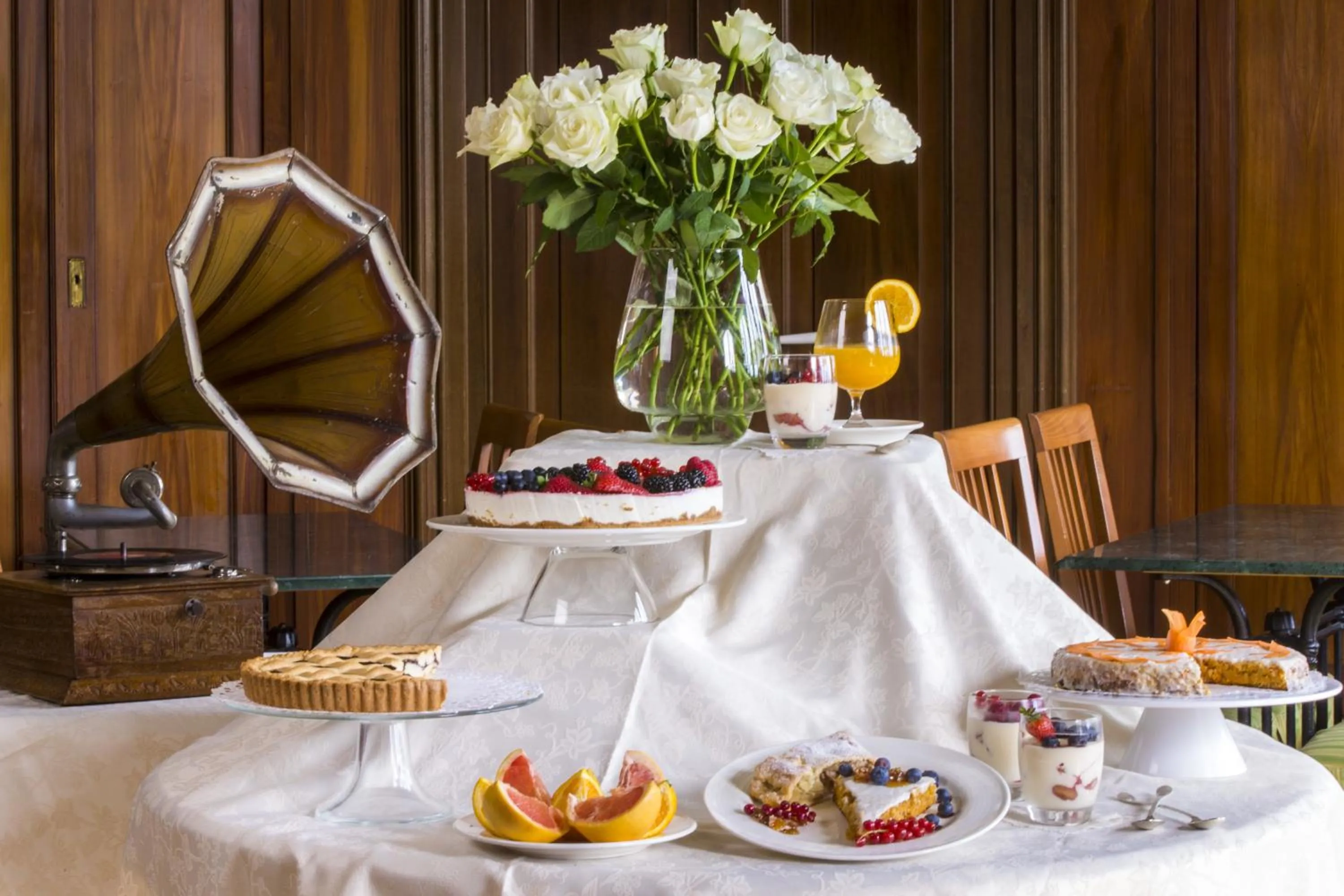 Restaurant/places to eat in Al Borducan Boutique Hotel