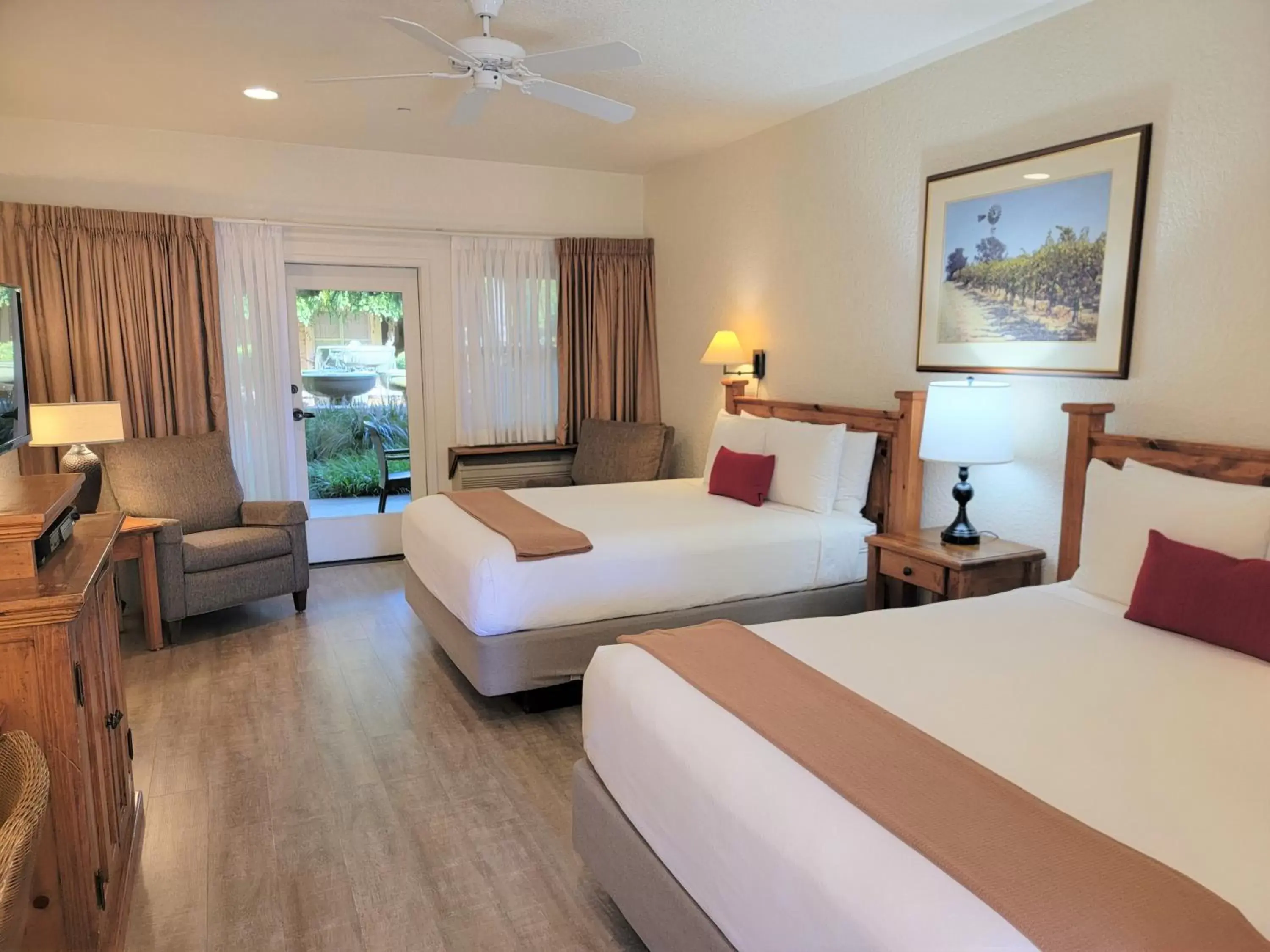 Deluxe Queen Room with Two Queen Beds in El Pueblo Inn Deluxe Queen Room with Two Queen Beds in El Pueblo Inn