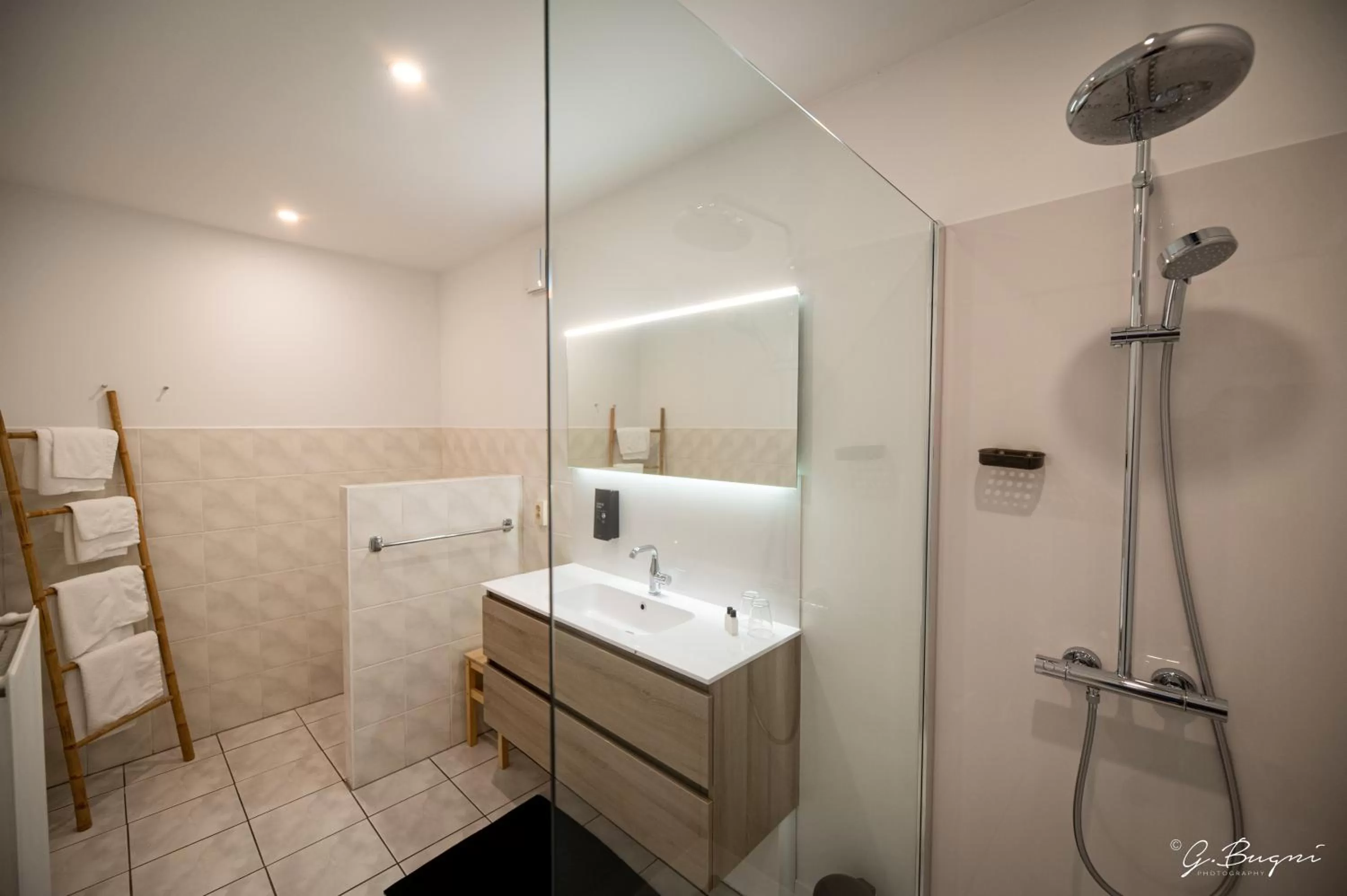 La Reine Hôtel & Restaurant