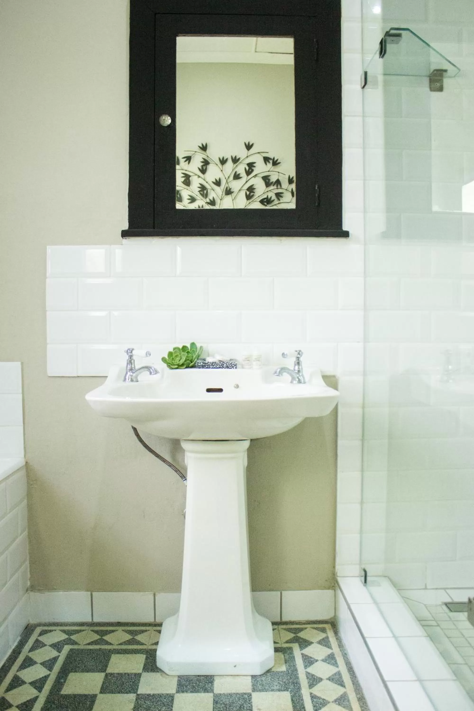 Bathroom in Ben's Bed and Breakfast