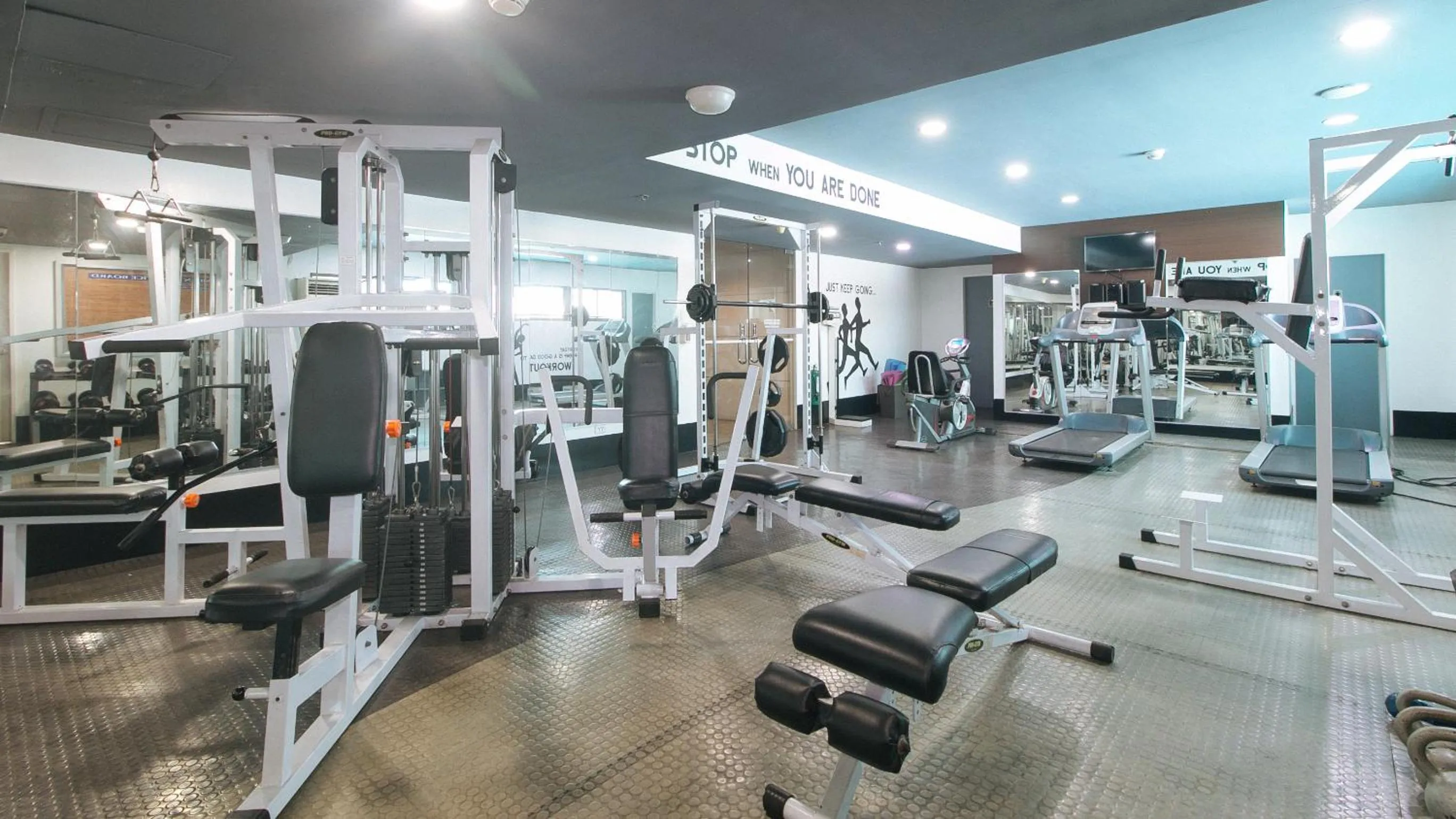 Fitness centre/facilities in RedDoorz Premium at The Residences Olympia Makati
