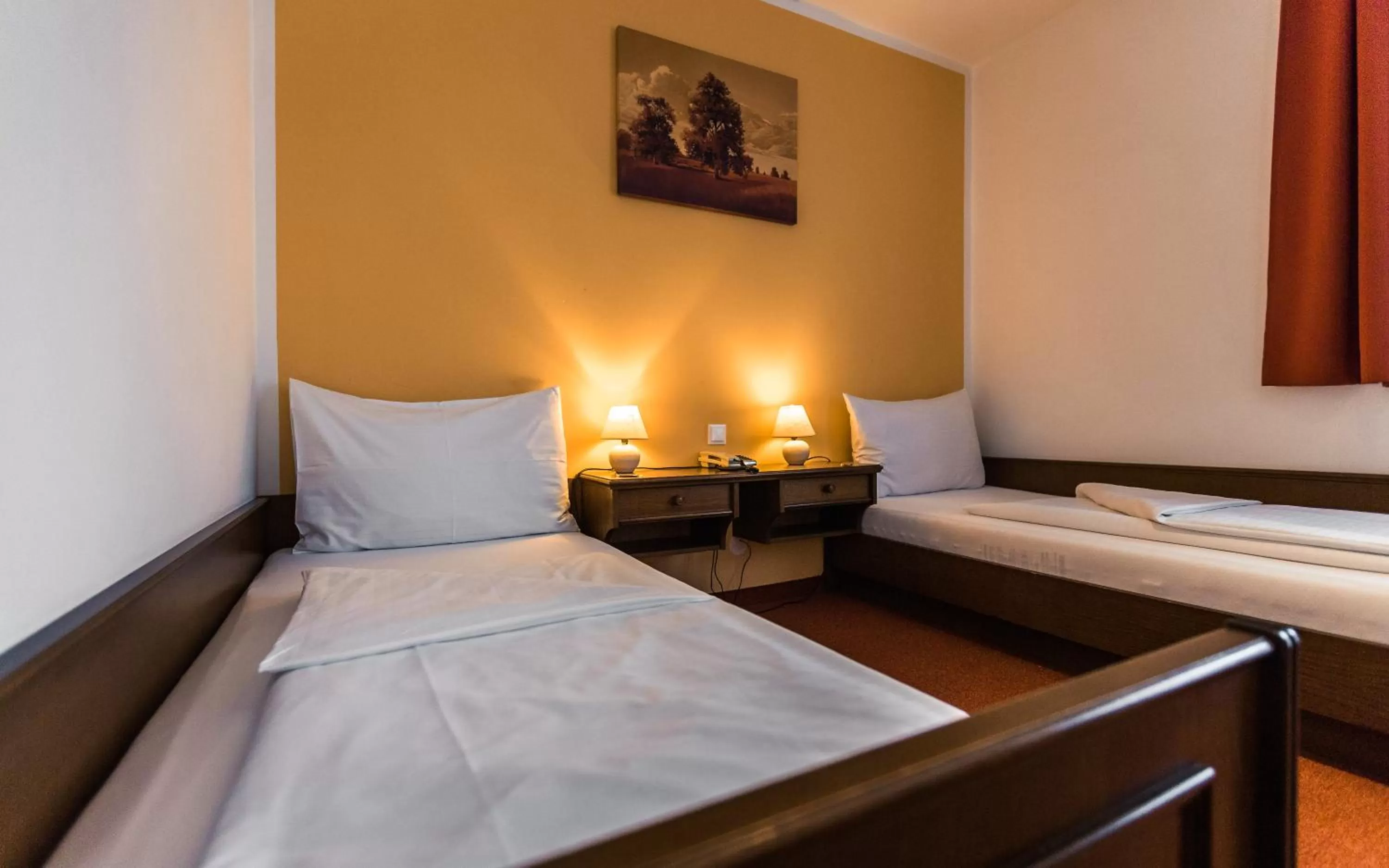 Photo of the whole room, Bed in Hotel Restaurant Schwartz