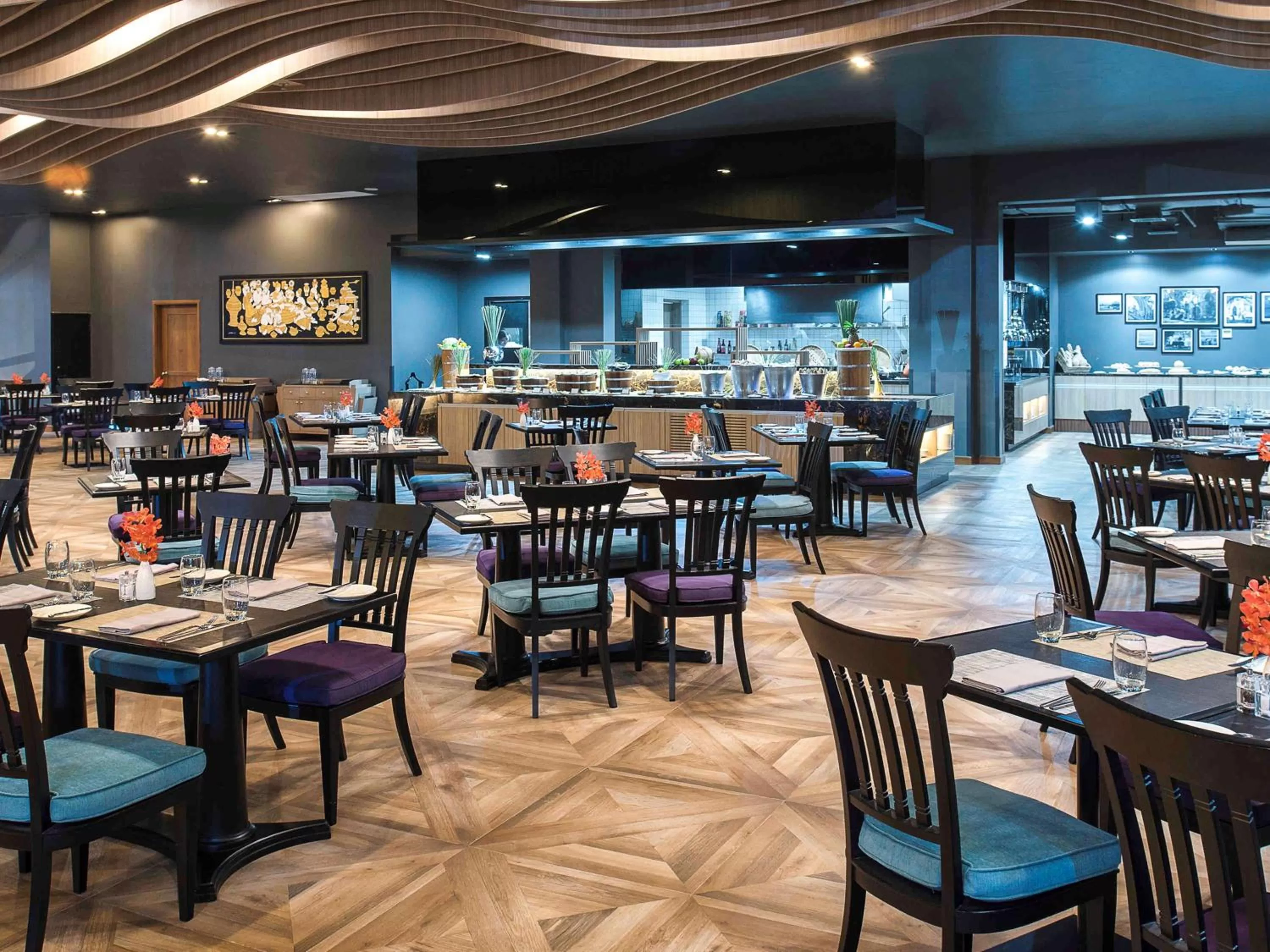 Restaurant/places to eat in Mercure Yangon Kaba Aye