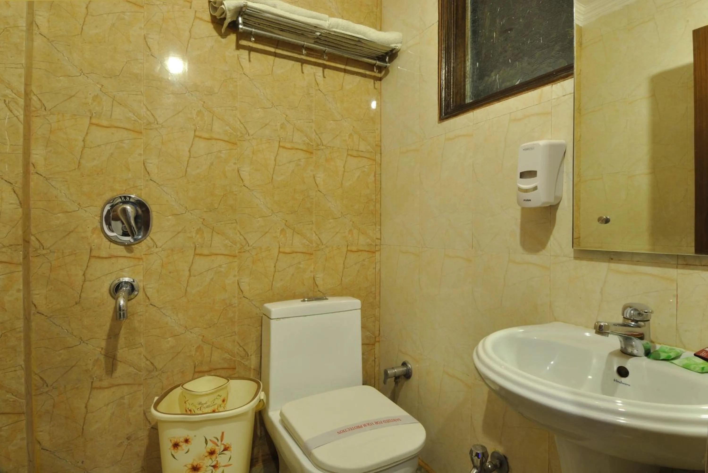 Bathroom in Hotel Nirmal Mahal - Paharganj - New Delhi