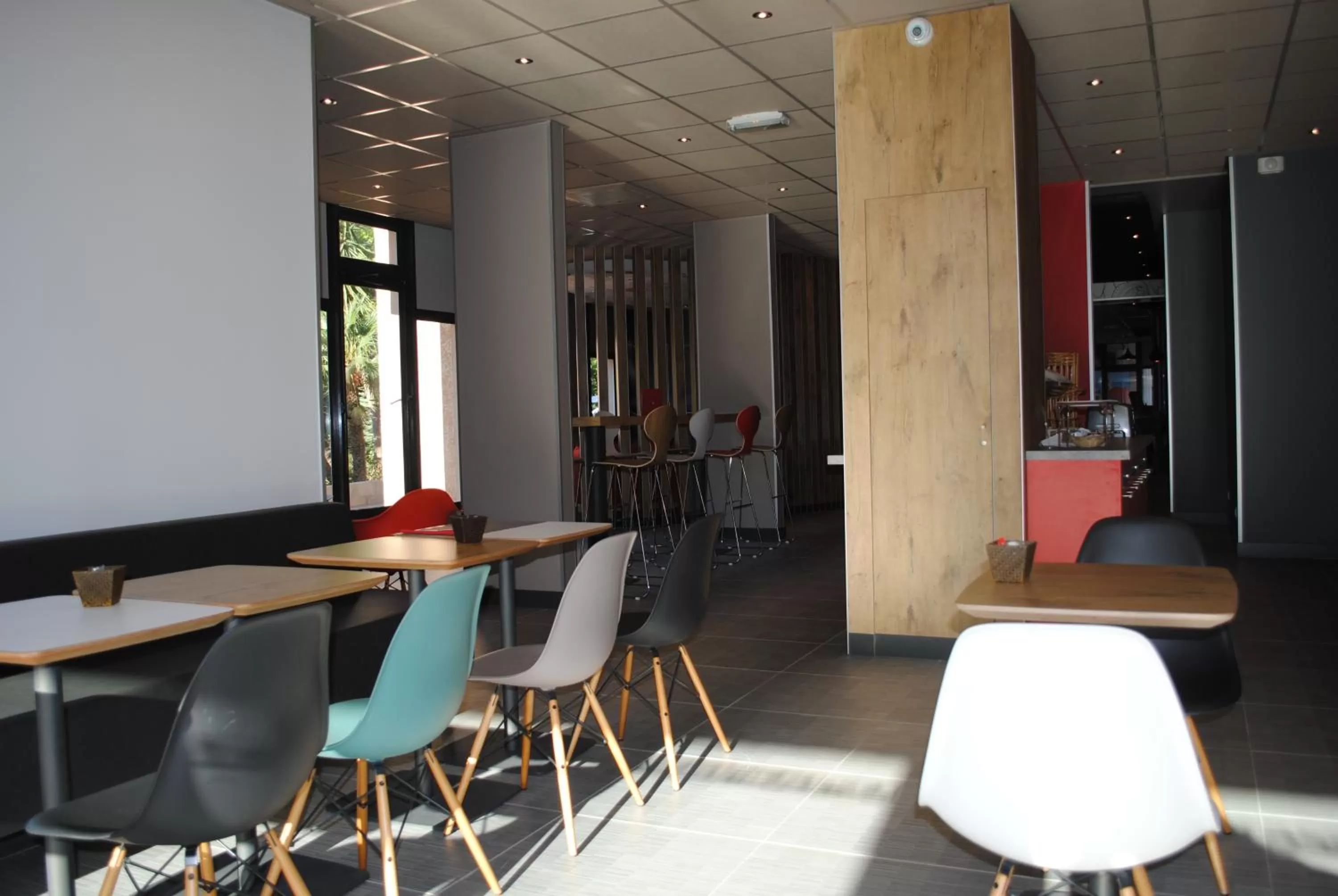 Restaurant/places to eat in ibis Hyeres Centre