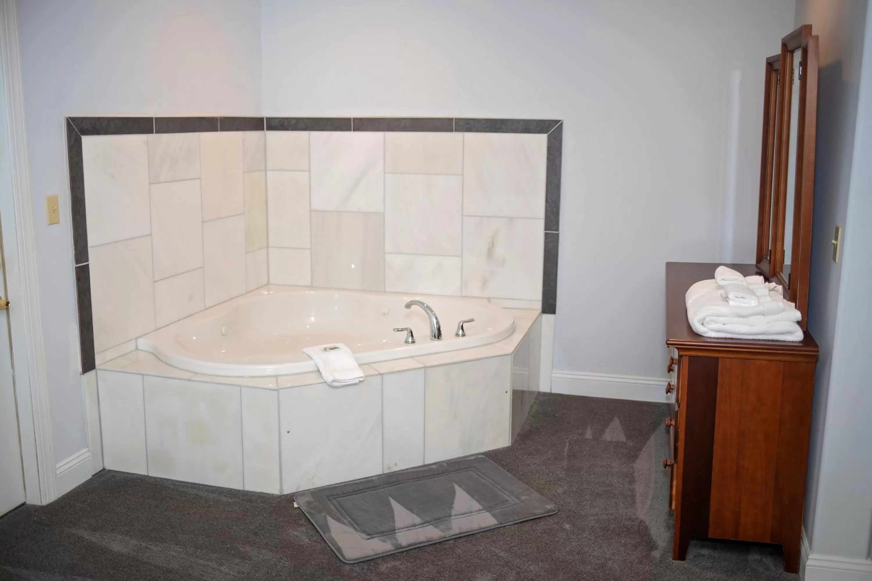 Bedroom in Longhouse Manor B&B