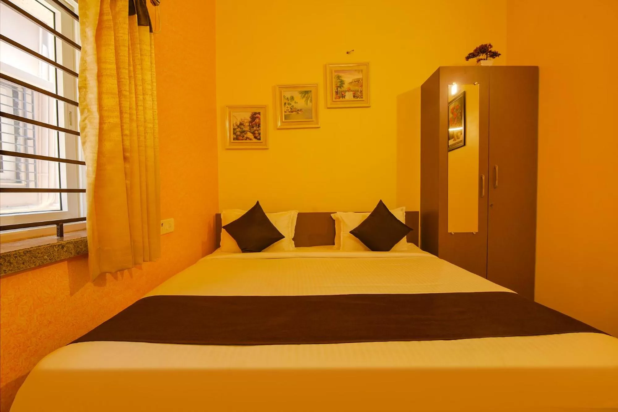 Bed in FabHotel Vijaylakshmi Stay Inn - Nr Chennai International Airport