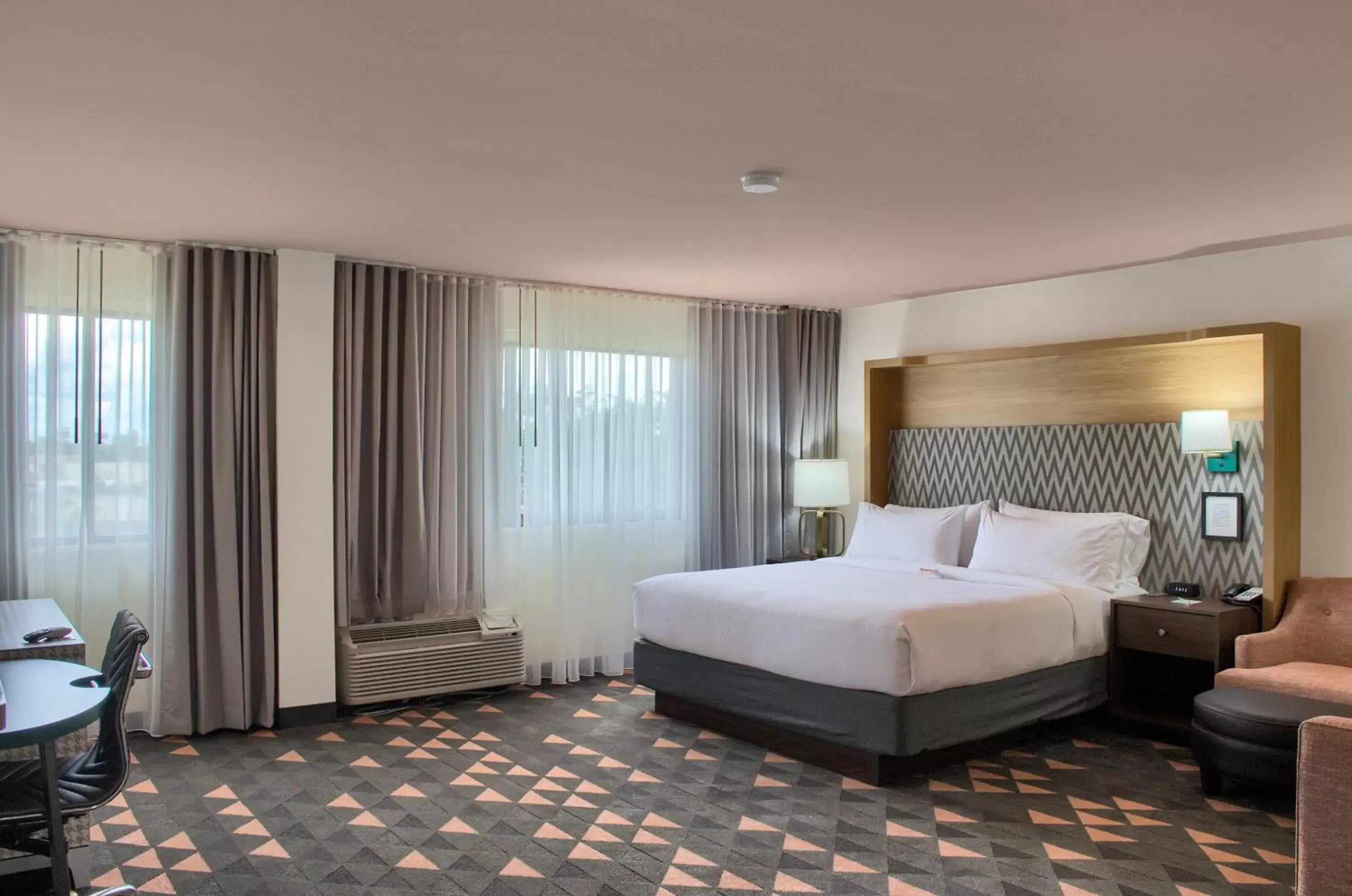 Standard King Room in Holiday Inn Mobile West I-10 by IHG Standard King Room in Holiday Inn Mobile West I-10 by IHG