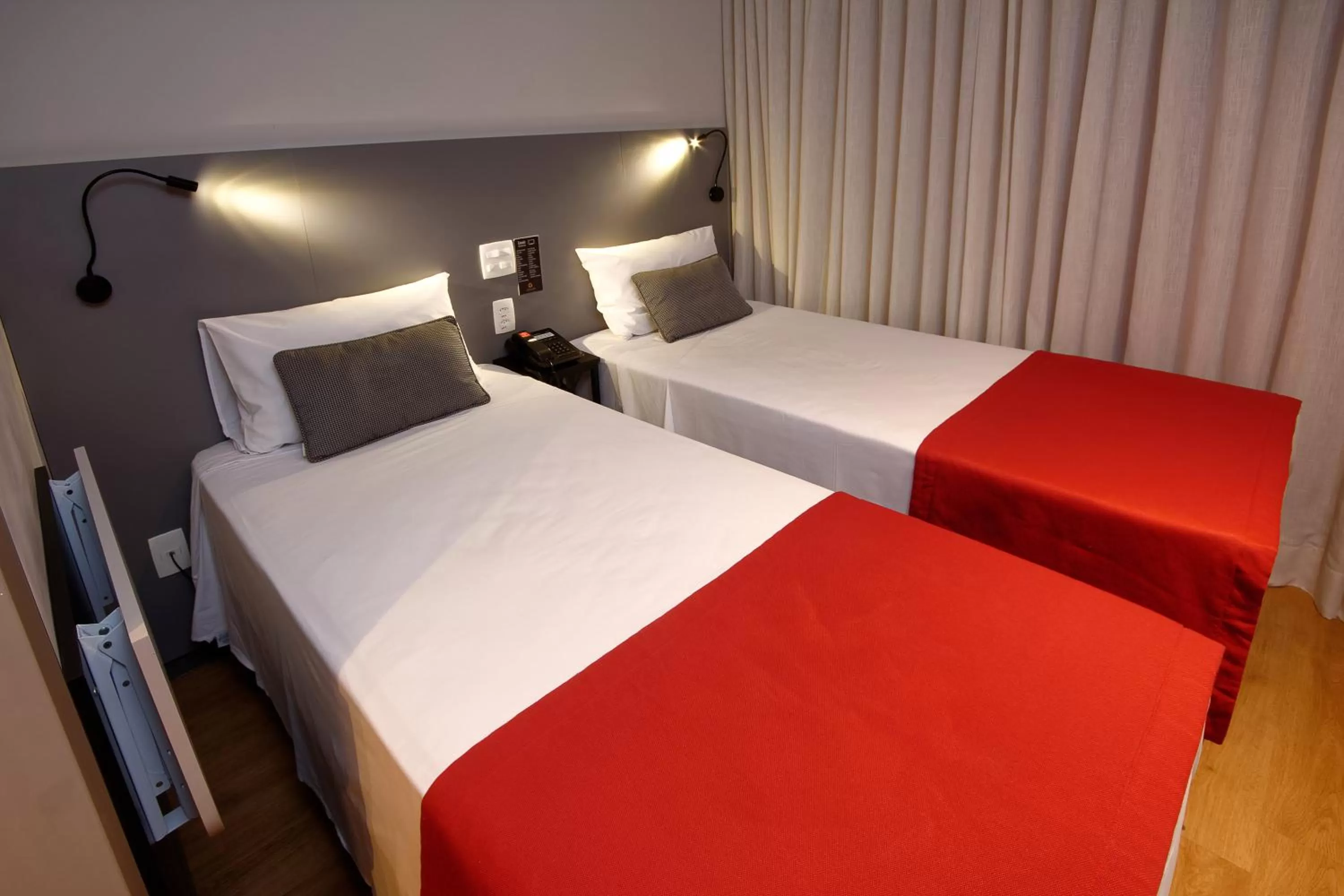 Standard Twin Room - single occupancy in Golden Tower Express Berrini by Fênix Hotéis