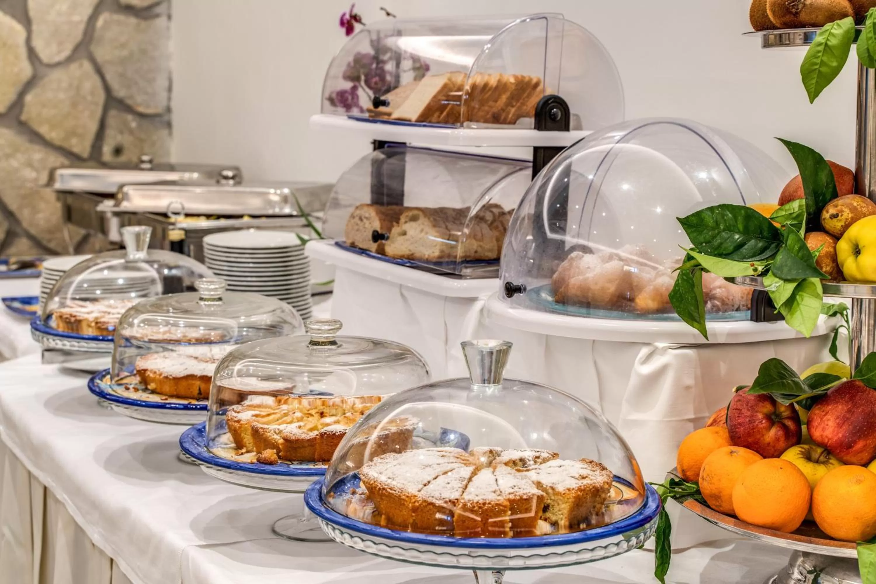 Buffet breakfast in Hotel Florida