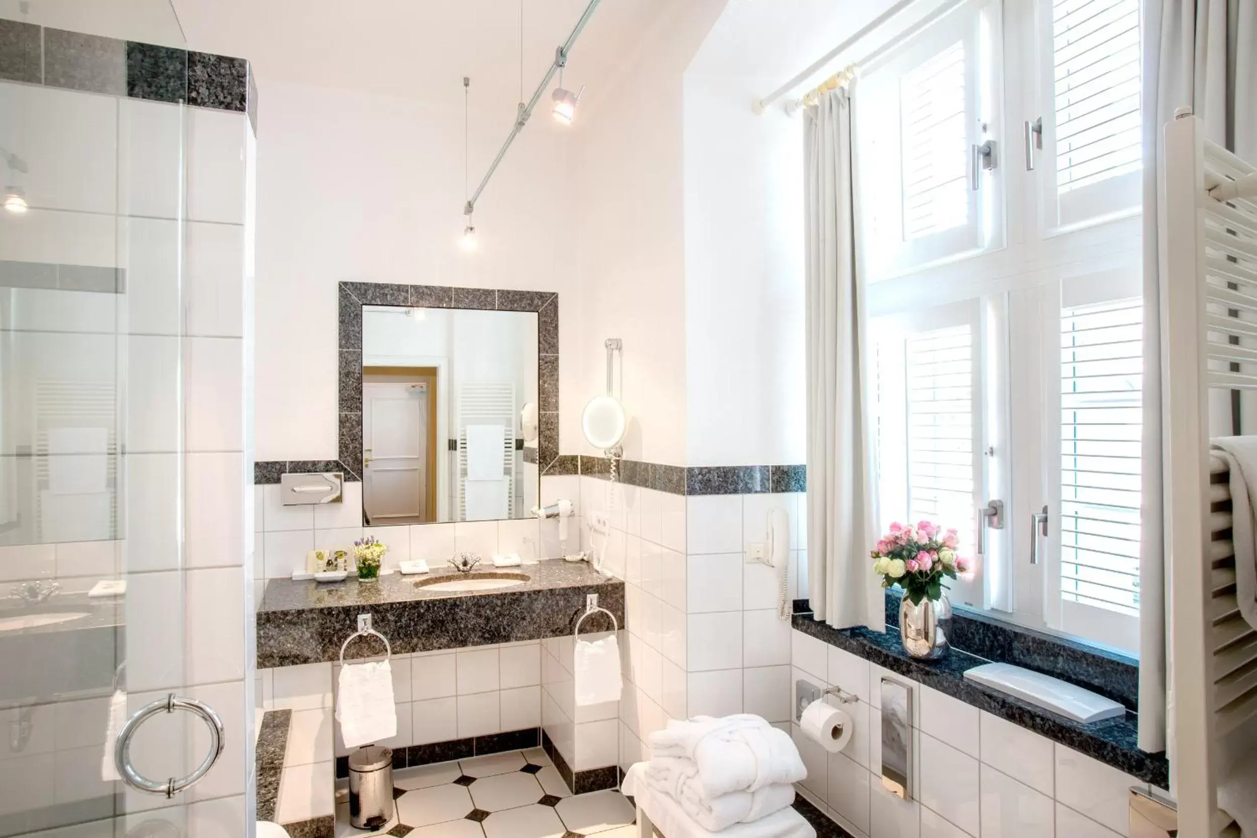 Superior Double Room in Schlosshotel Hugenpoet Superior Double Room in Schlosshotel Hugenpoet