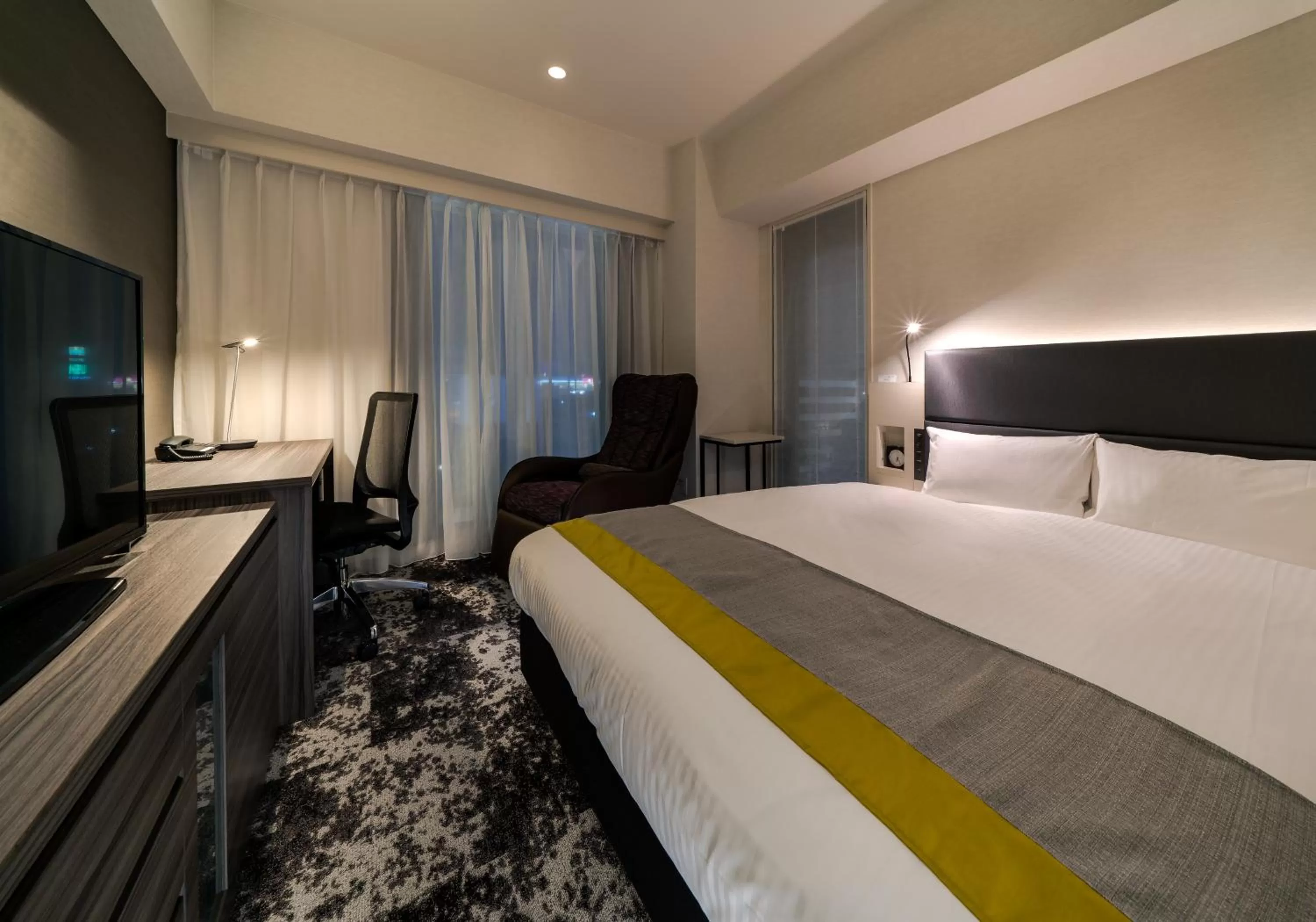 Bed in Daiwa Roynet Hotel Himeji