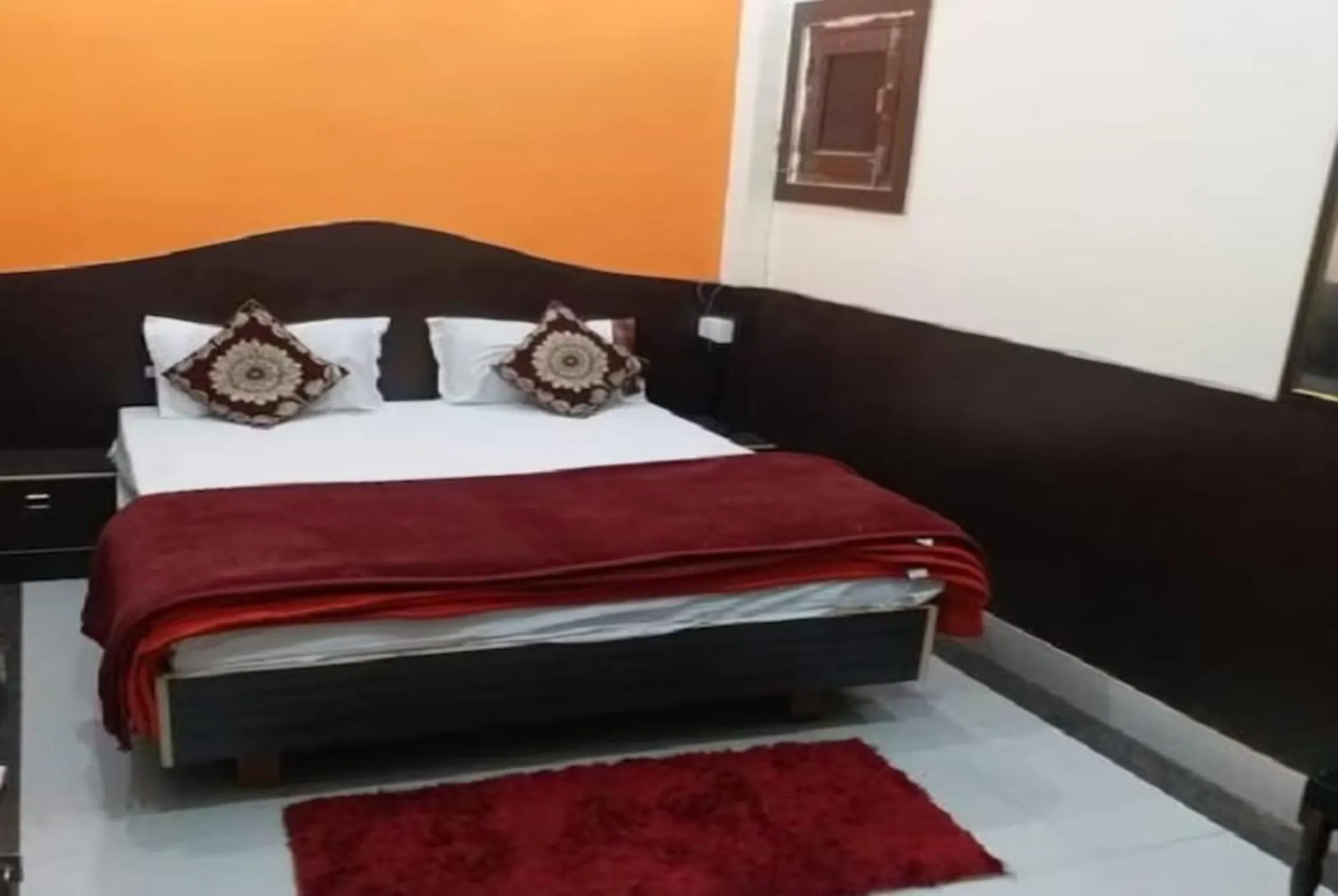 Bed in Goroomgo New Ashiyana Palace Varanasi