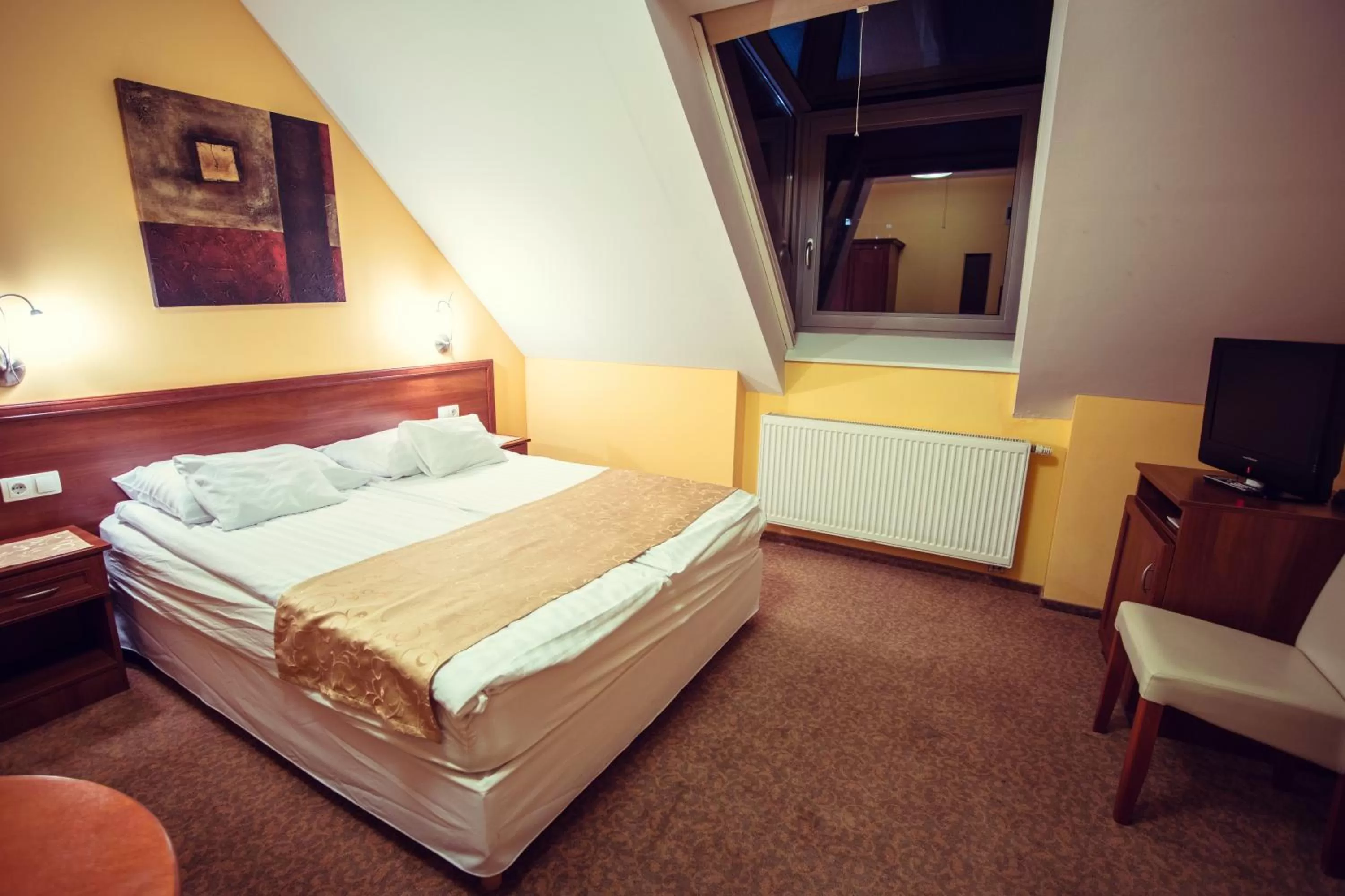 Bed in Hotel Viktória