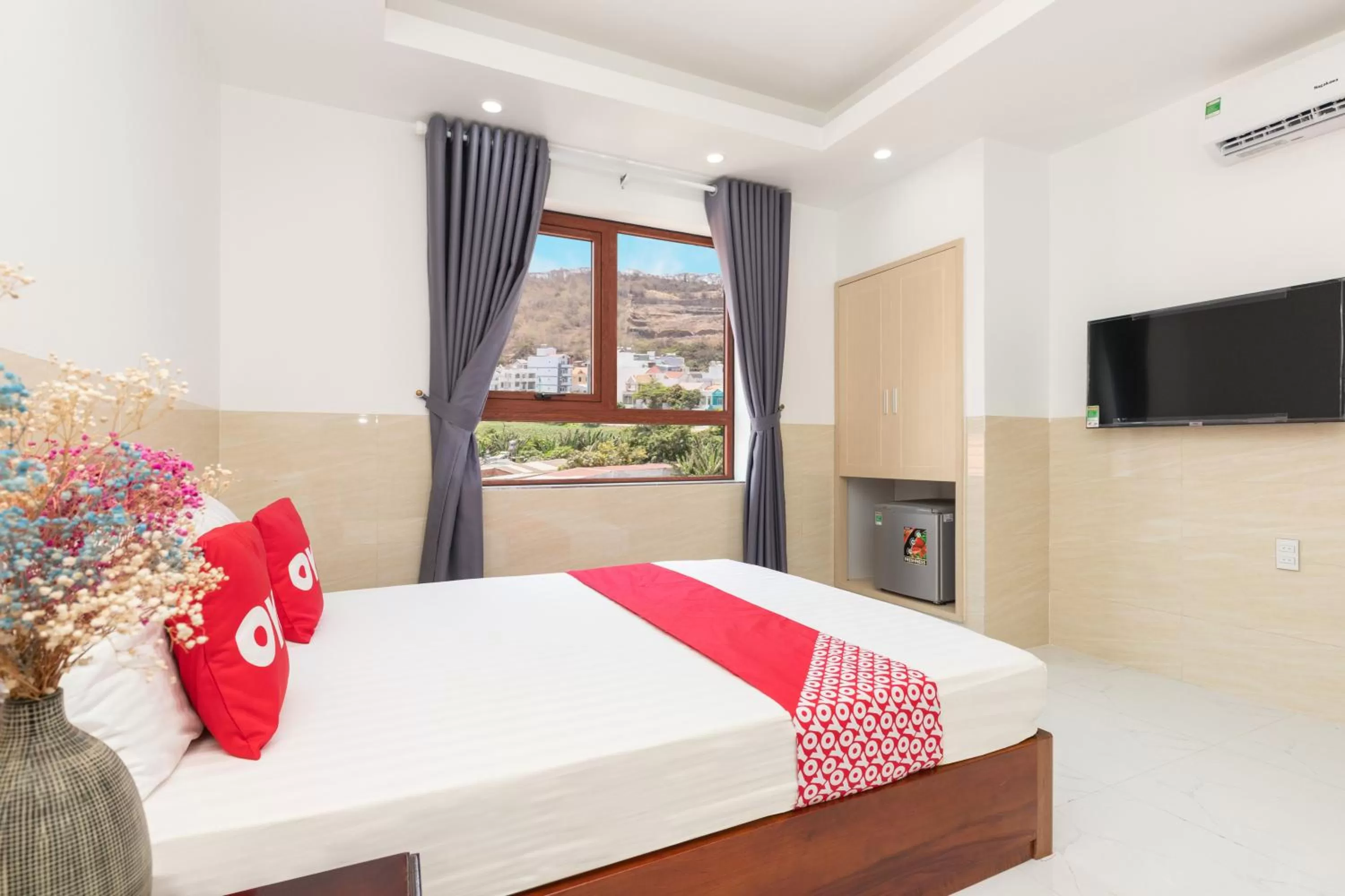 Photo of the whole room, Bed in Lien Thuy Hotel