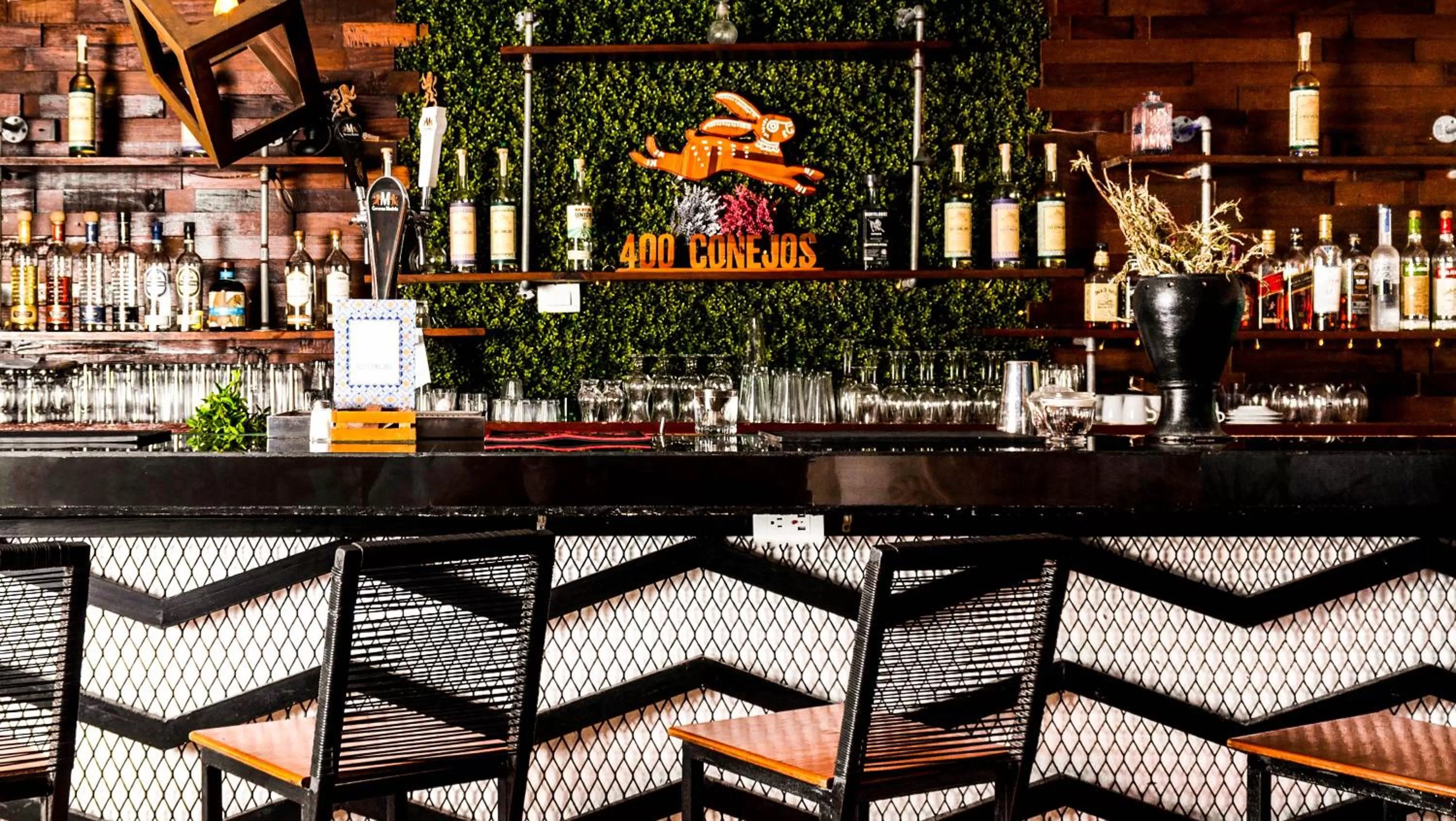 Lounge or bar in Enigmatic Hotel Experience