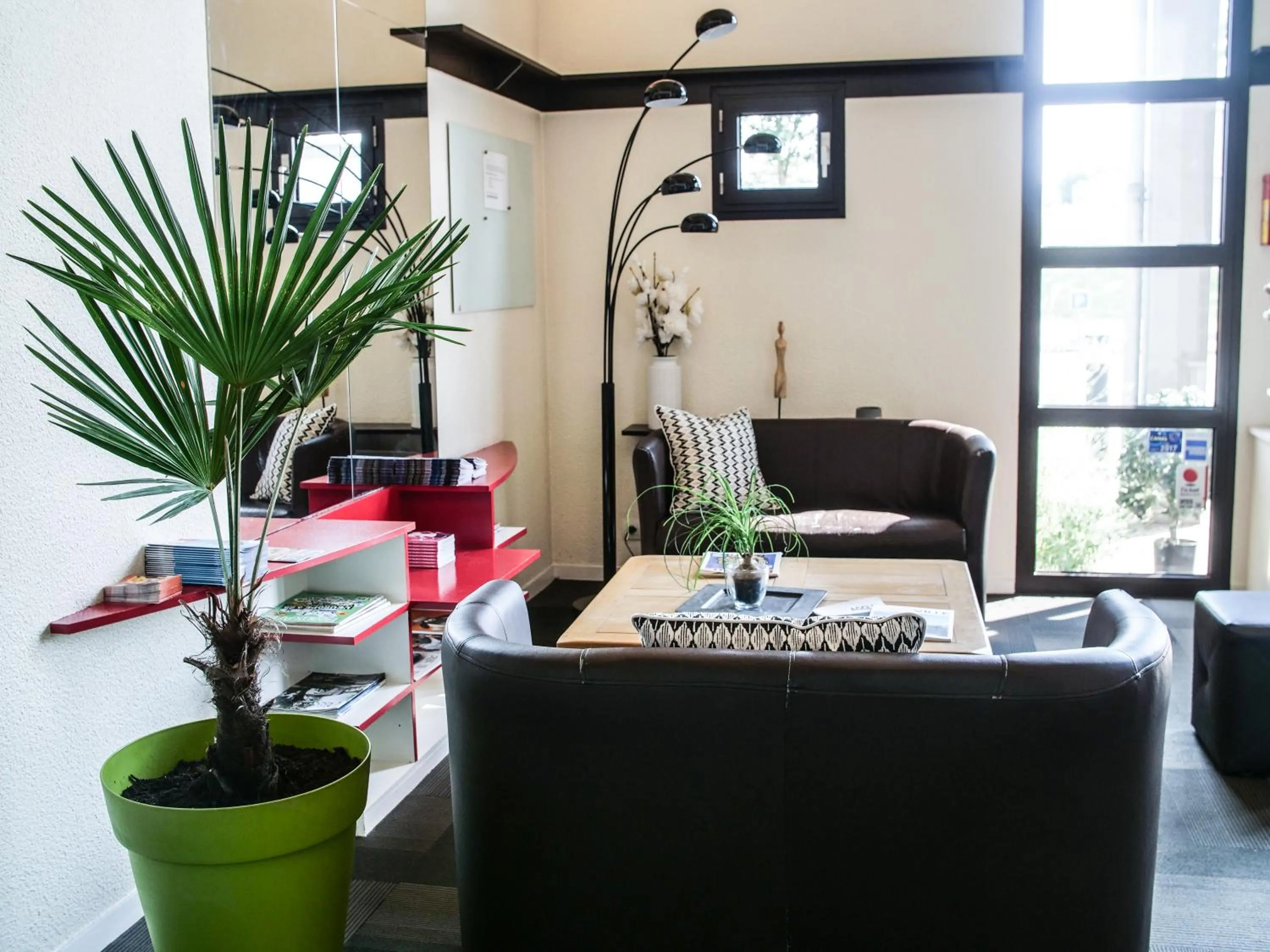 Living room in Hôtel Inn Design Resto Novo Chartres