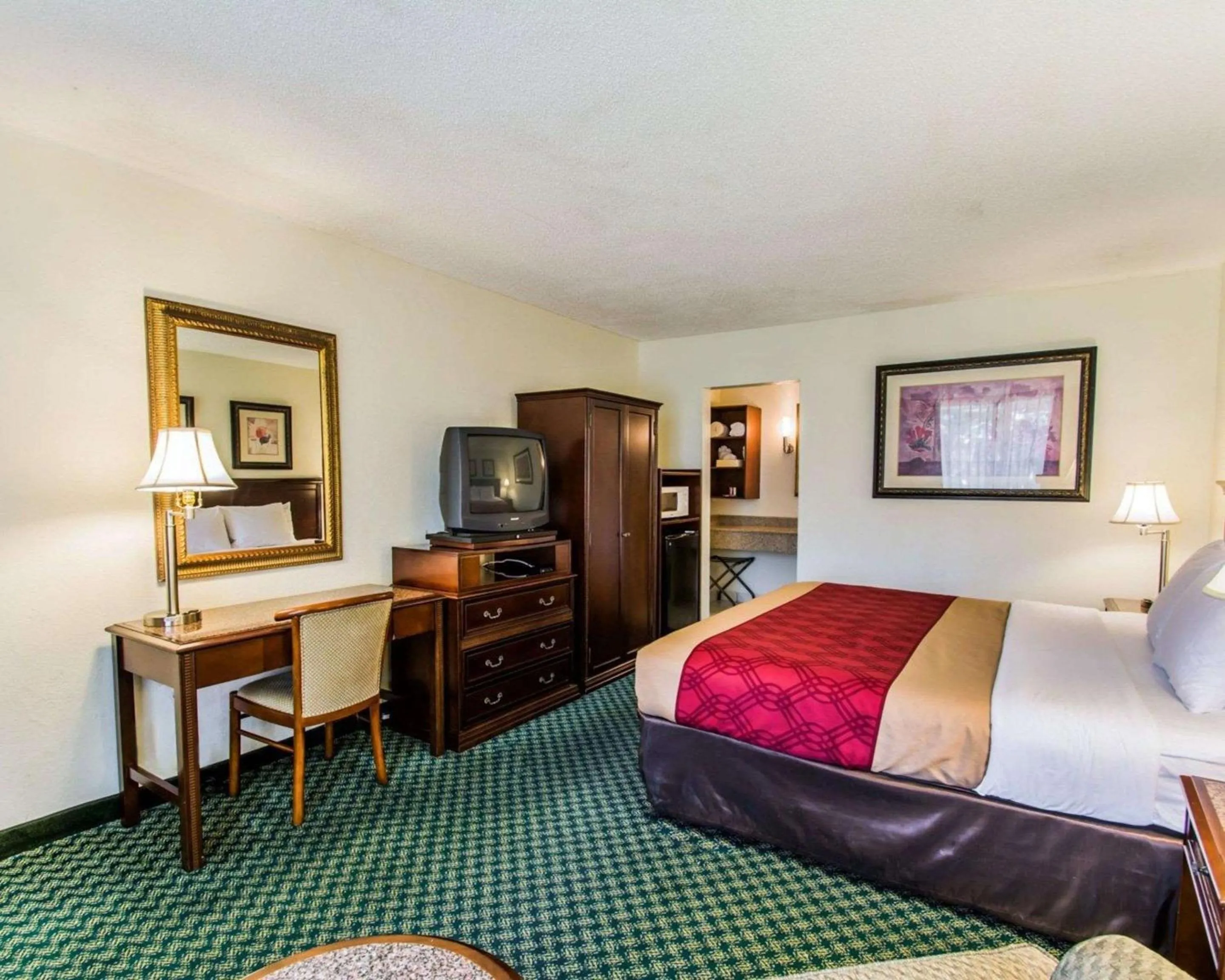 Photo of the whole room, TV/Entertainment Center in Econo Lodge Port Canaveral Area