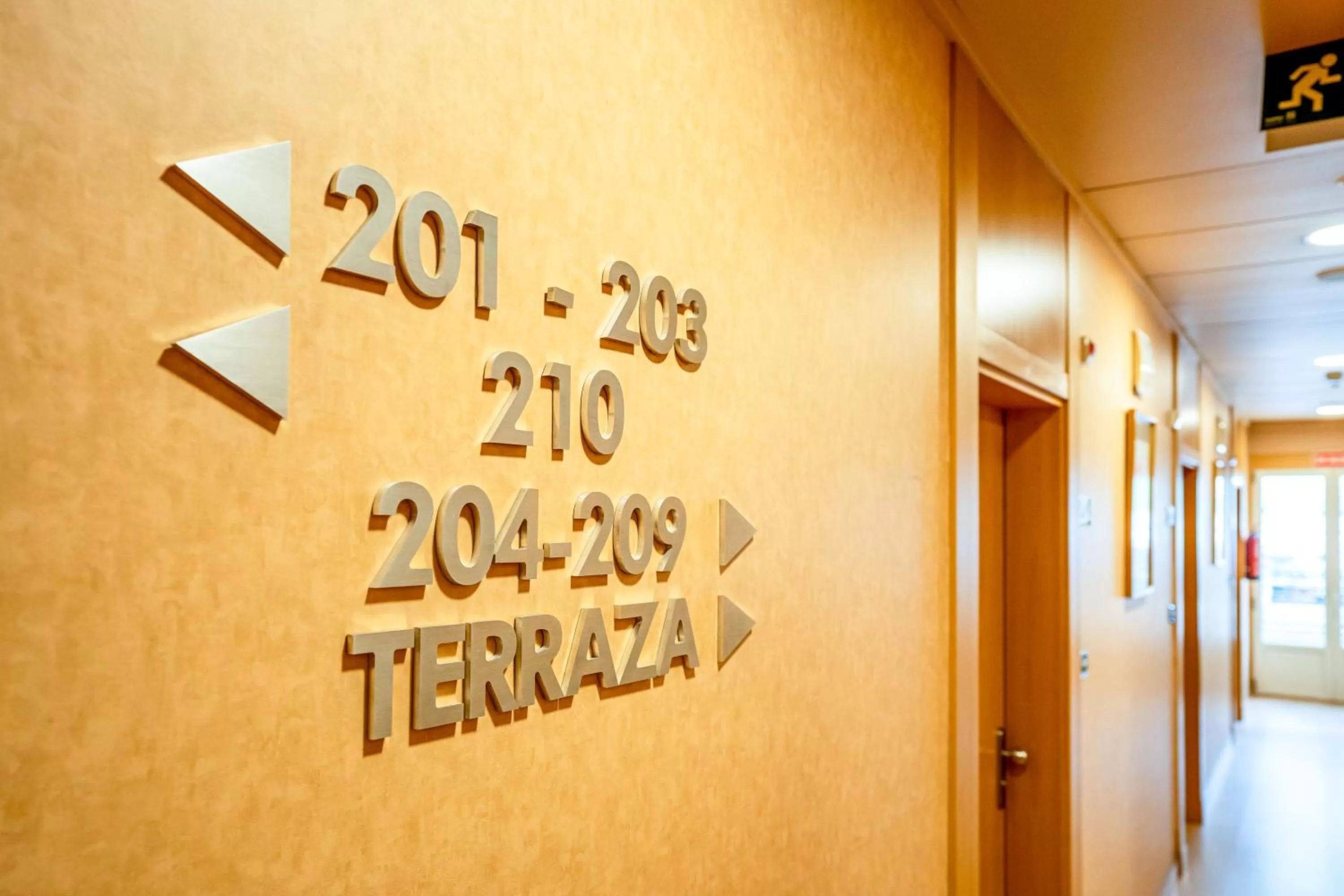 Communal lounge/ TV room in Victoria 4 Puerta del Sol