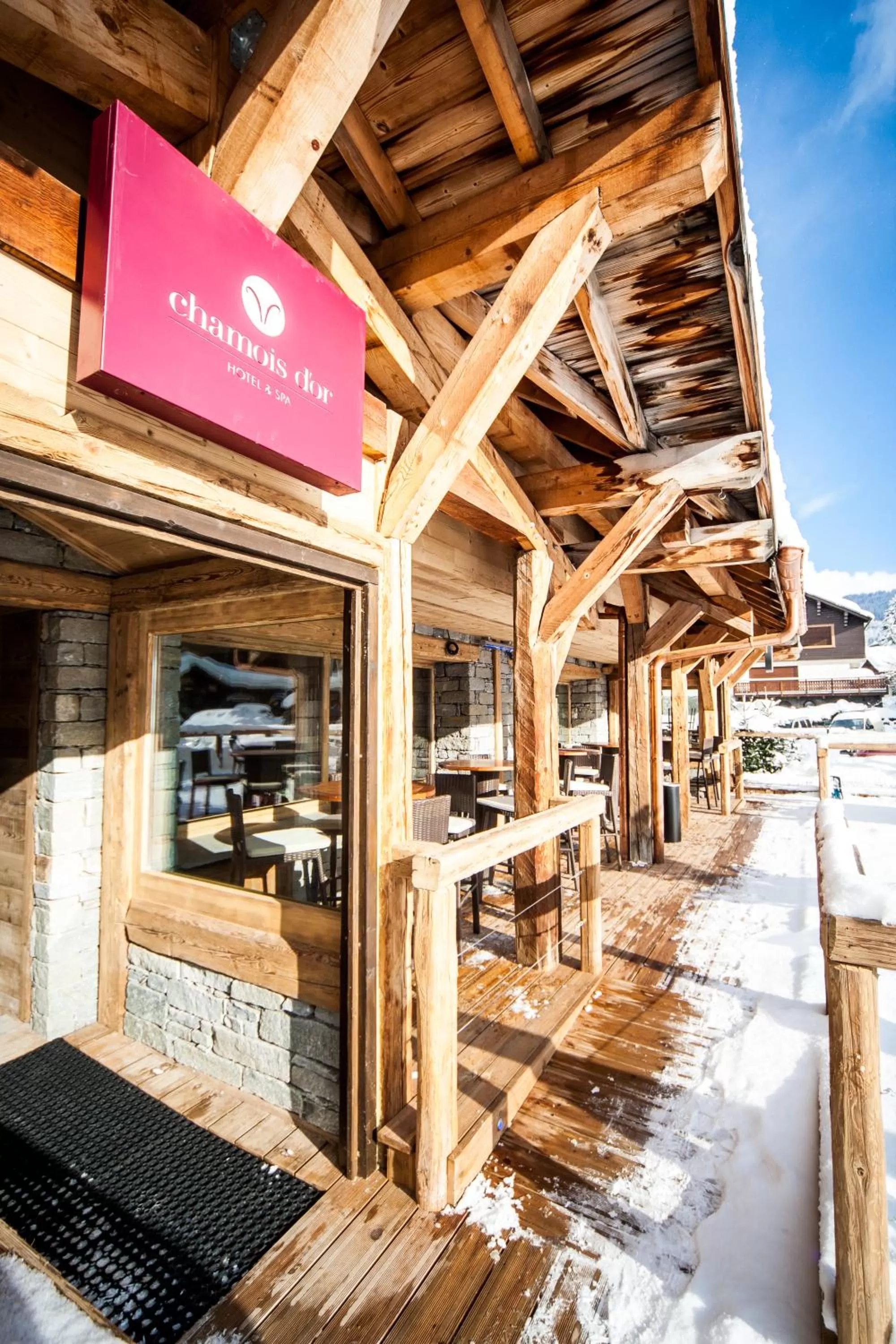 Facade/entrance in Chamois d'Or Hotel