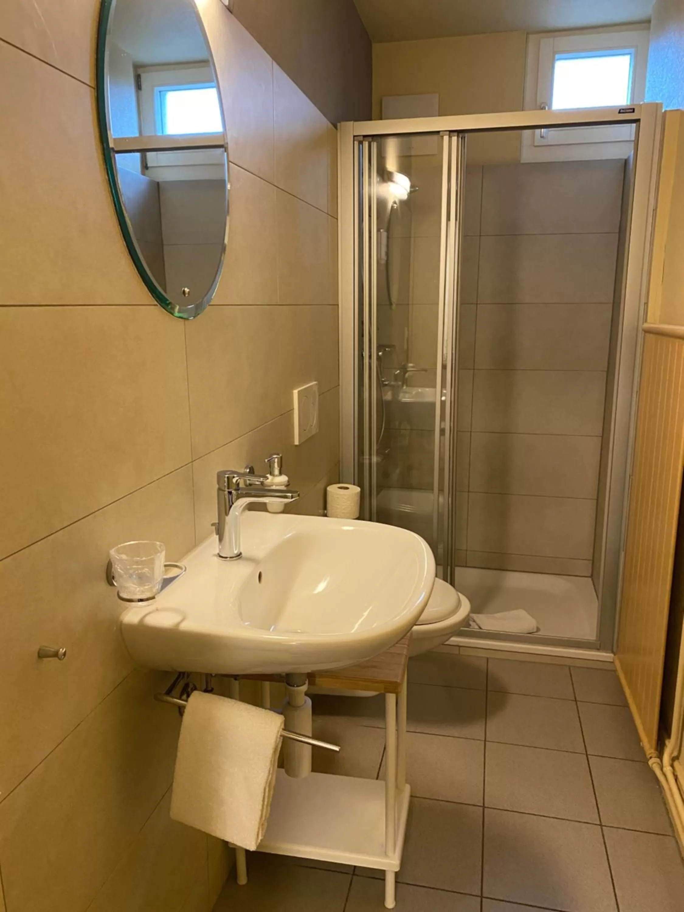 Shower in Alpenrose Hotel and Gardens