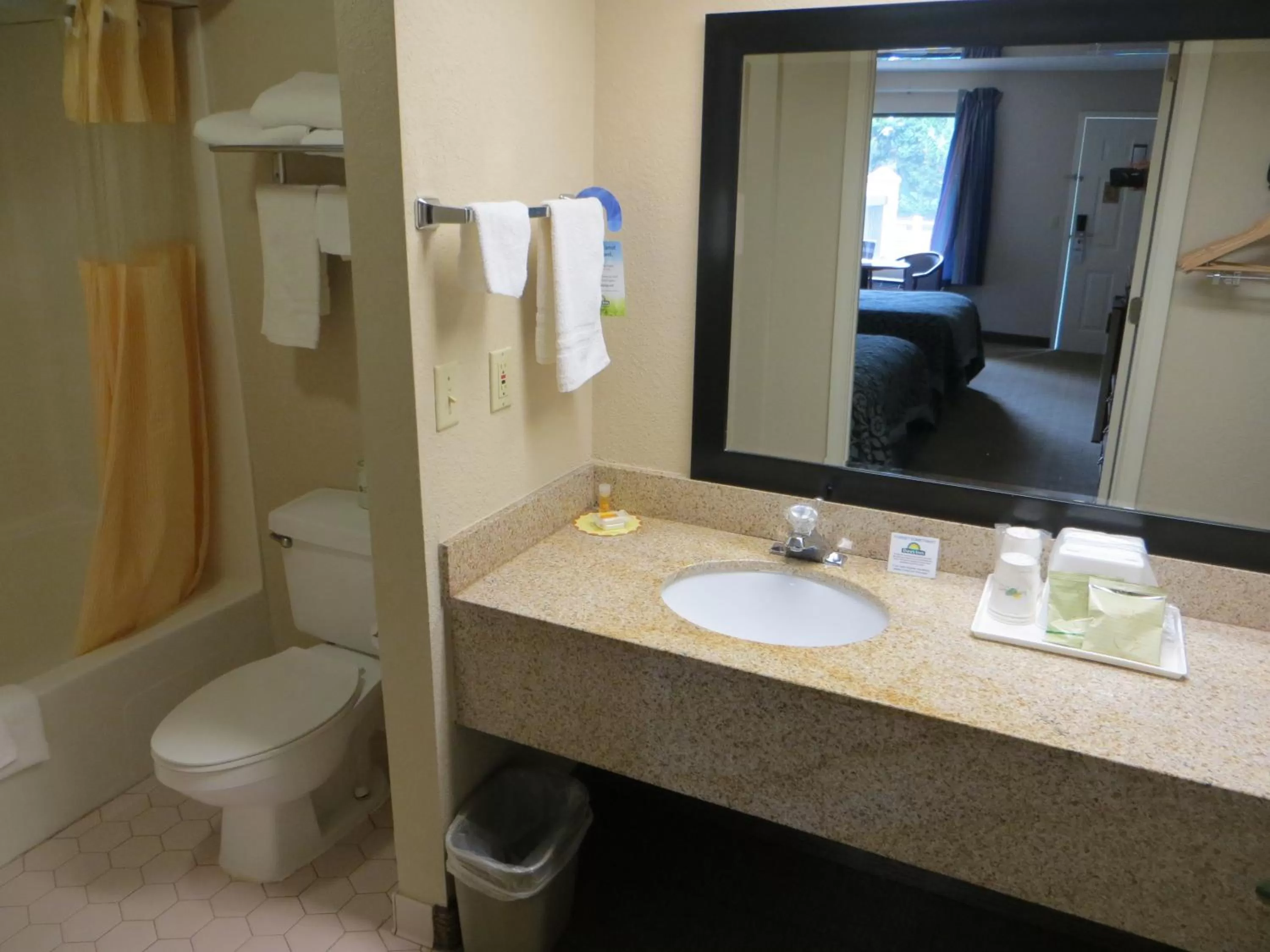 King Studio Suite - Smoking in Days Inn by Wyndham Elberton