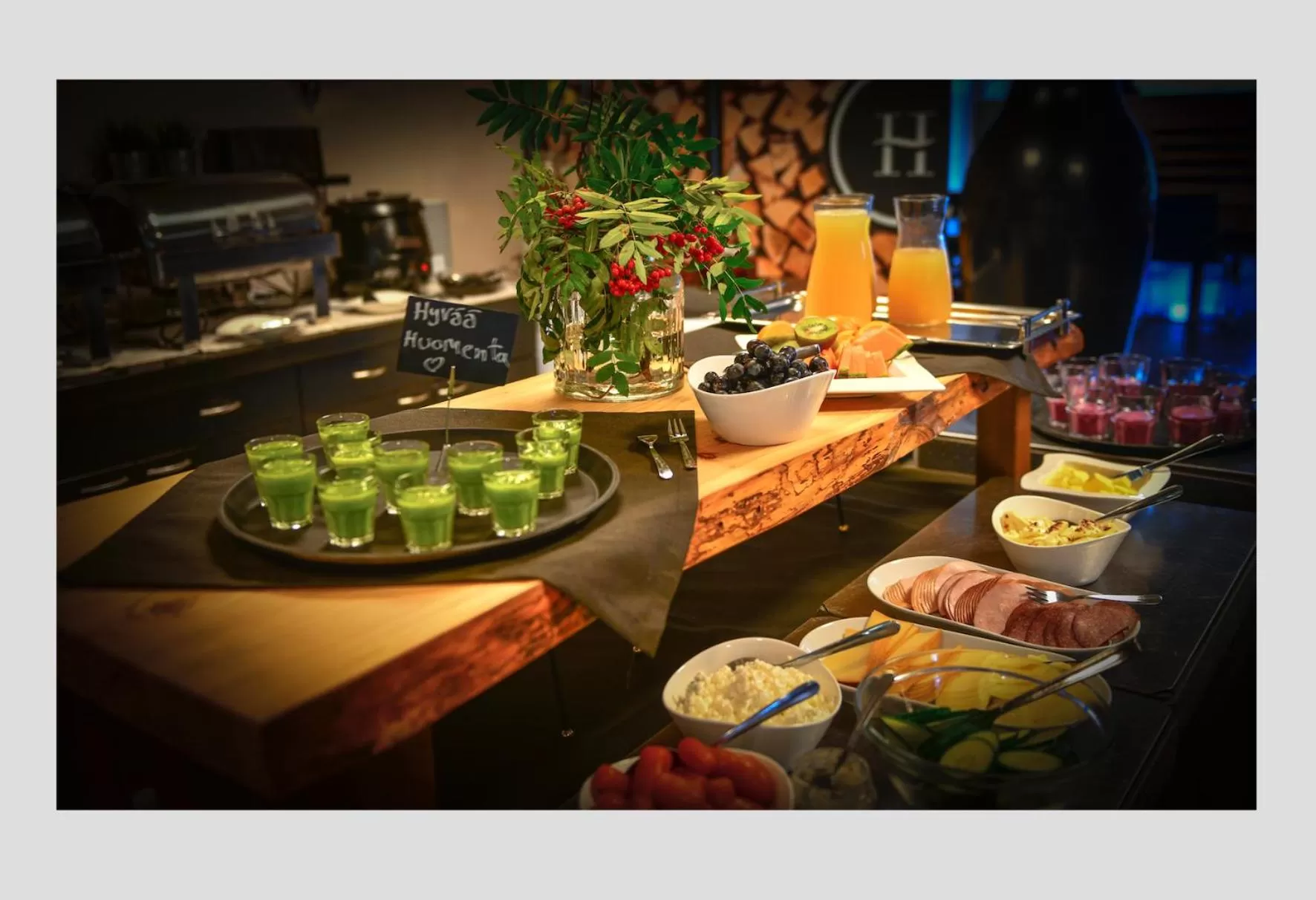 Restaurant/places to eat in Hotel Aateli Lakeside