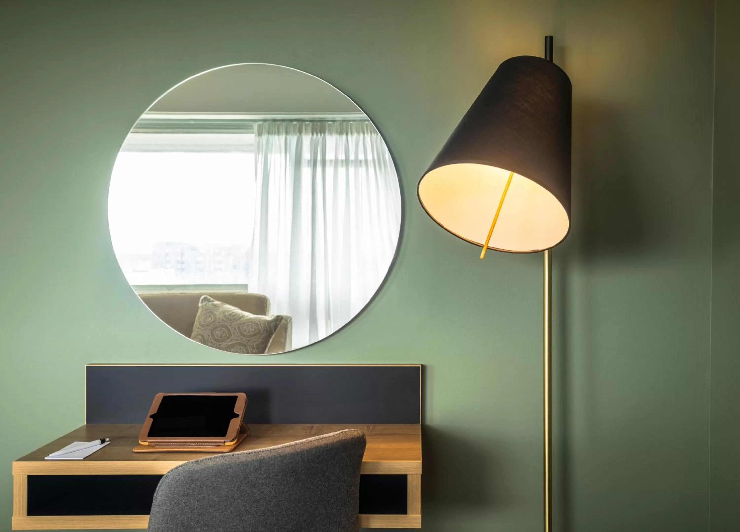 TV and multimedia in Mercure Bedford Centre Hotel