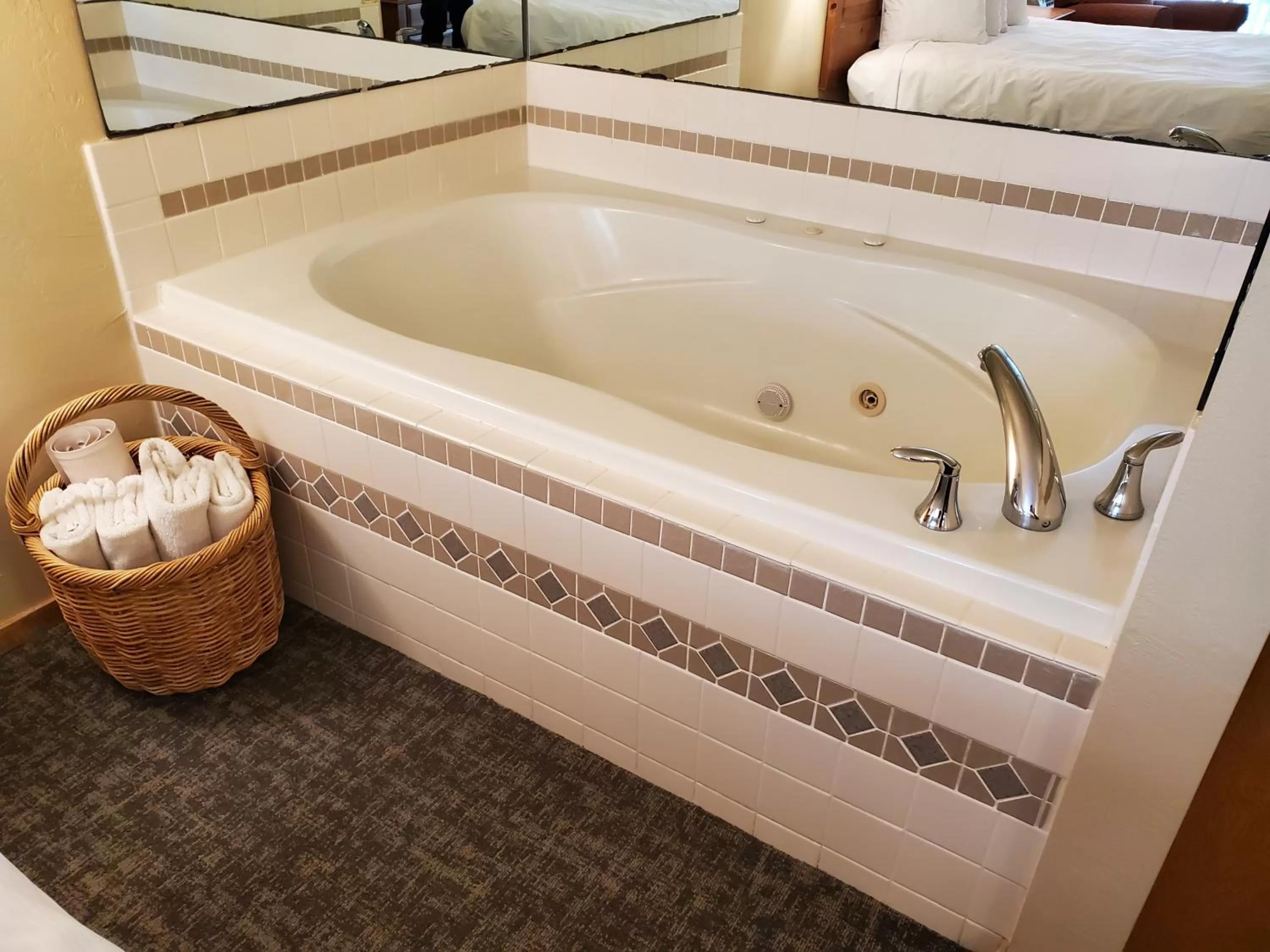 Hot Tub in Homestead Suites - Fish Creek
