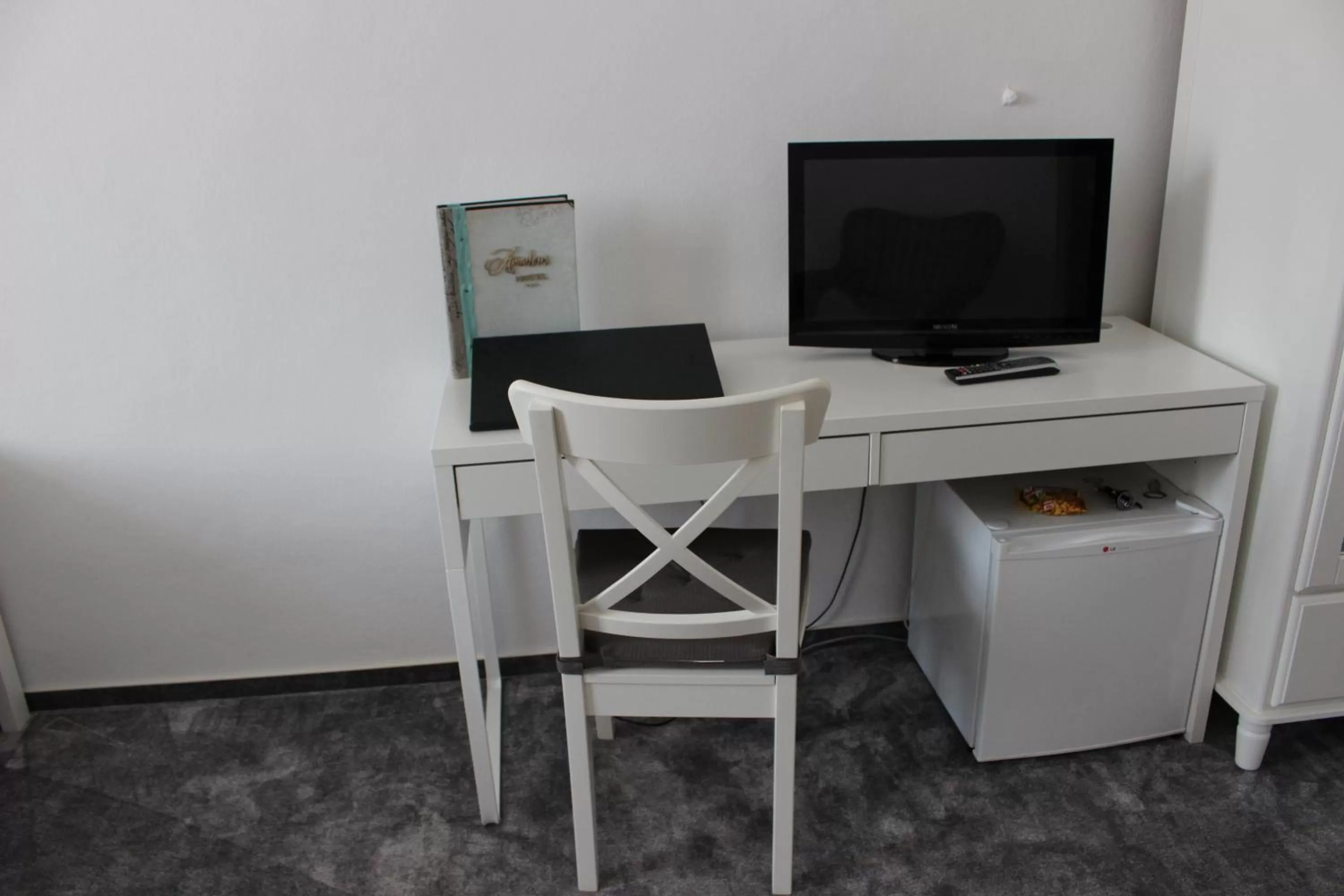 Photo of the whole room in Hotel Amadeus