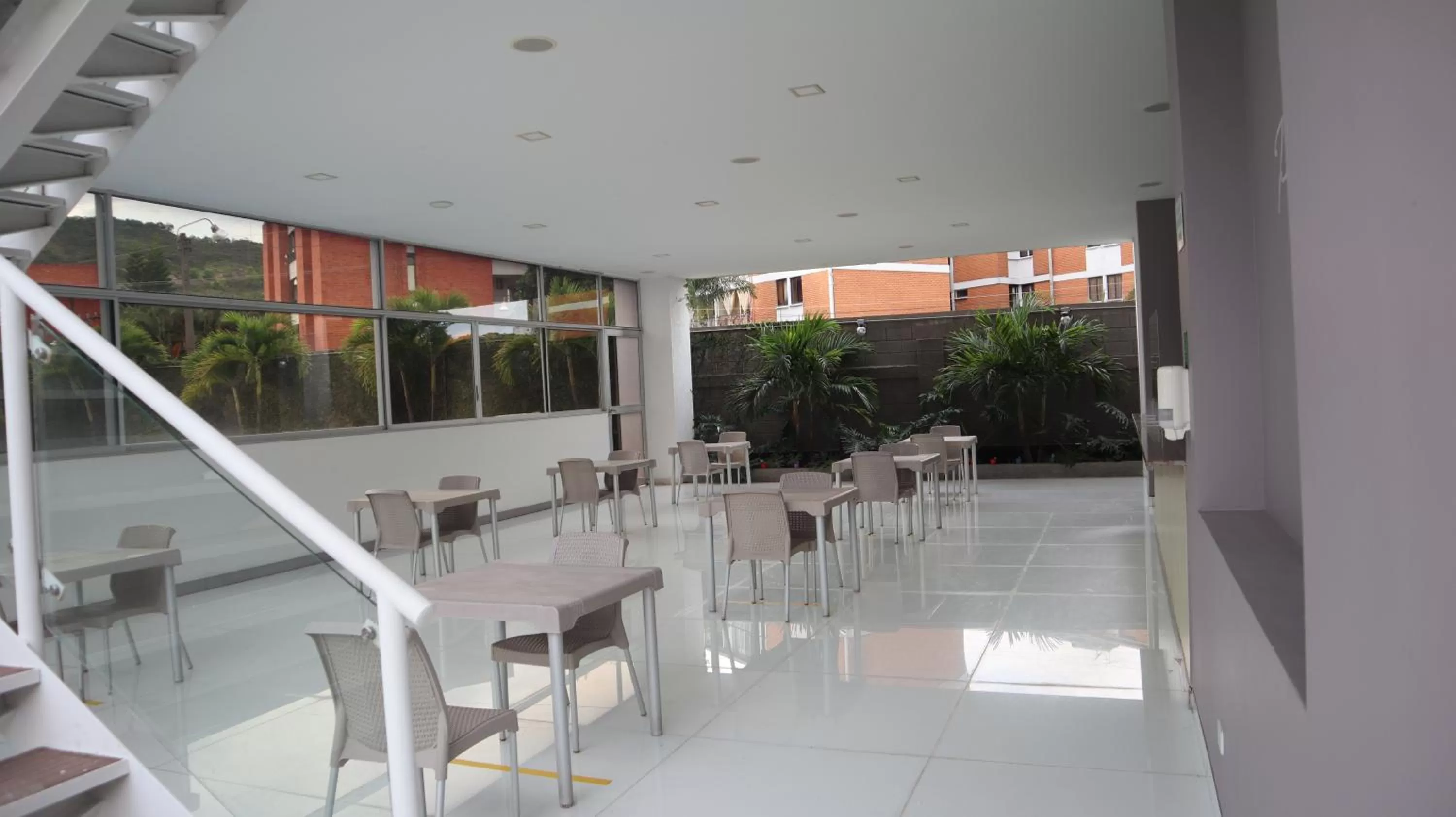 Restaurant/places to eat in Hotel Blue 66