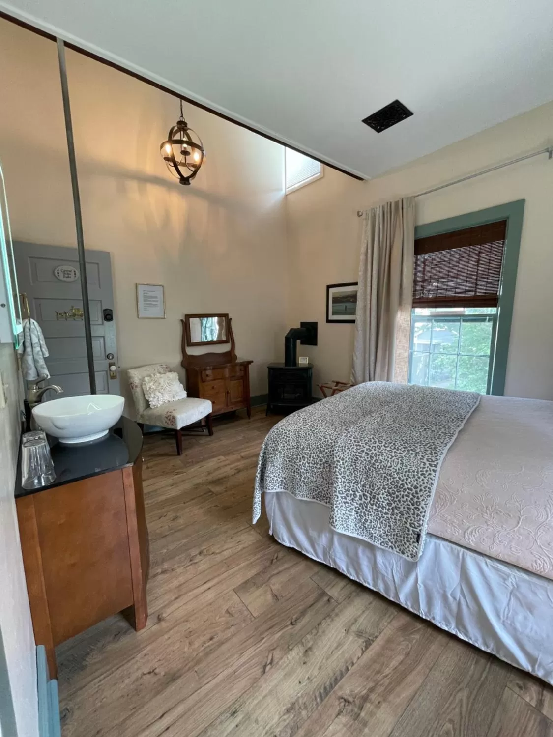 Bed in Carriage House Bed & Breakfast