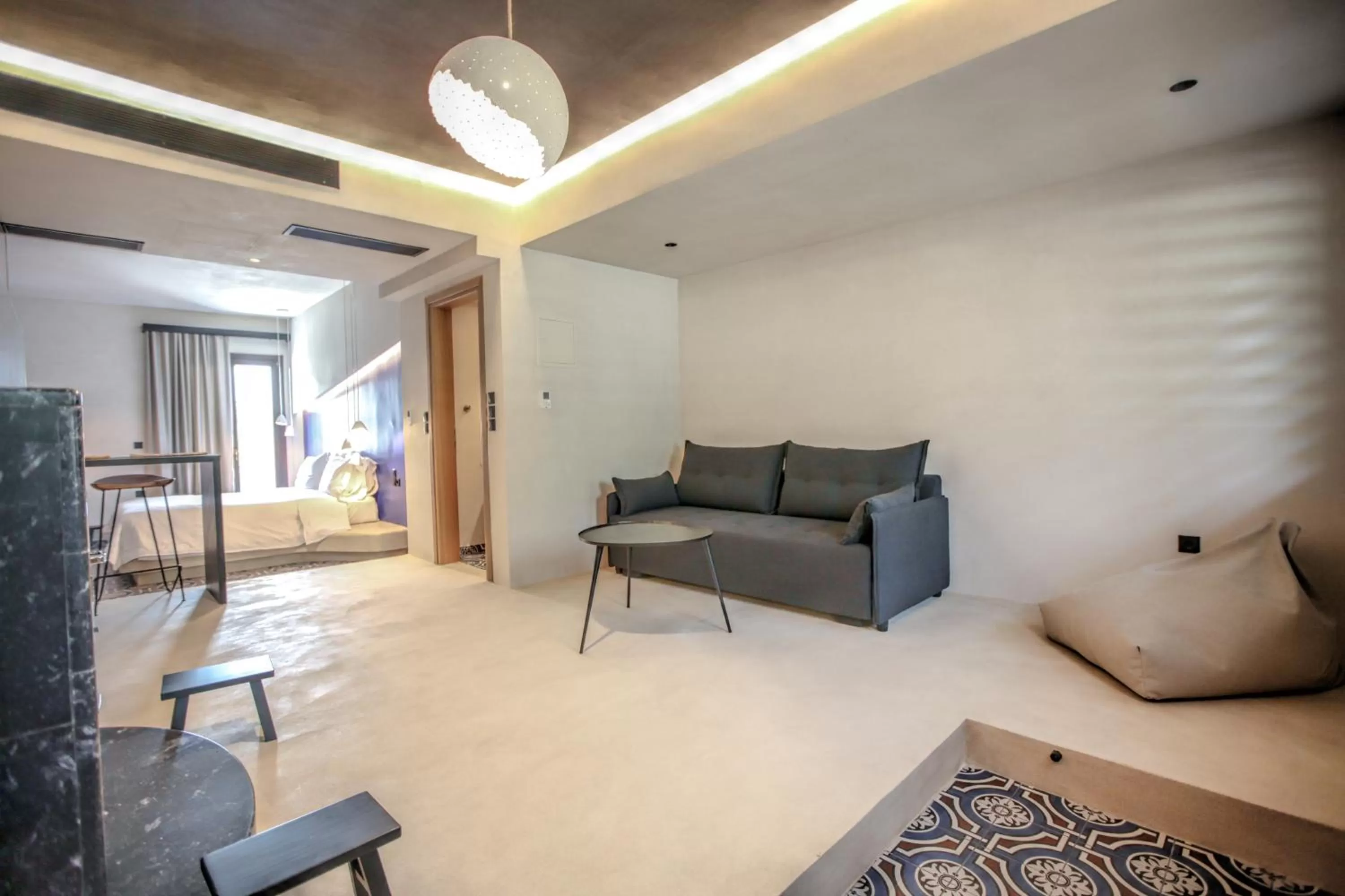 Photo of the whole room, Seating Area in Meteora Heaven and Earth Kastraki premium suites