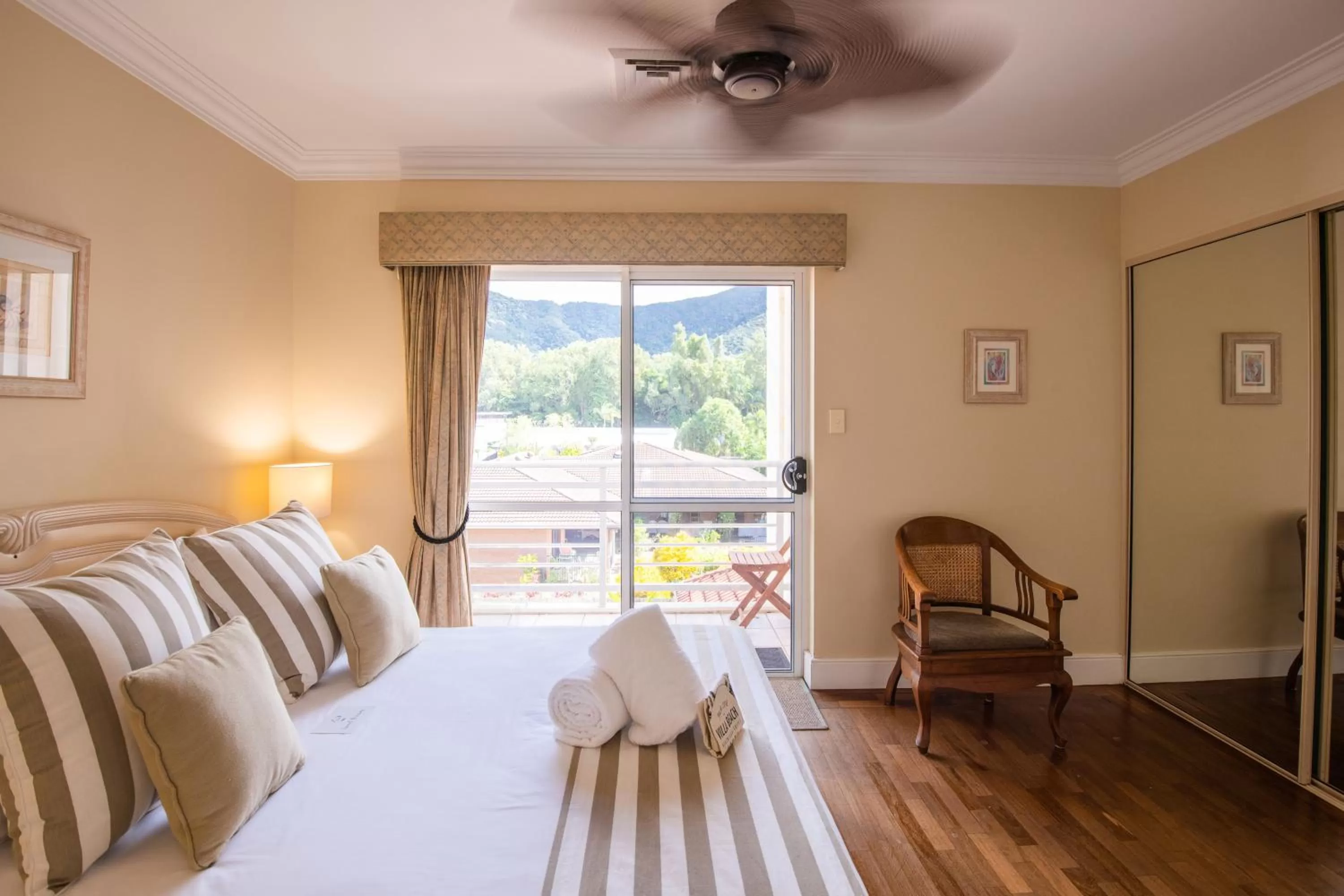 Bed in Villa Beach Palm Cove