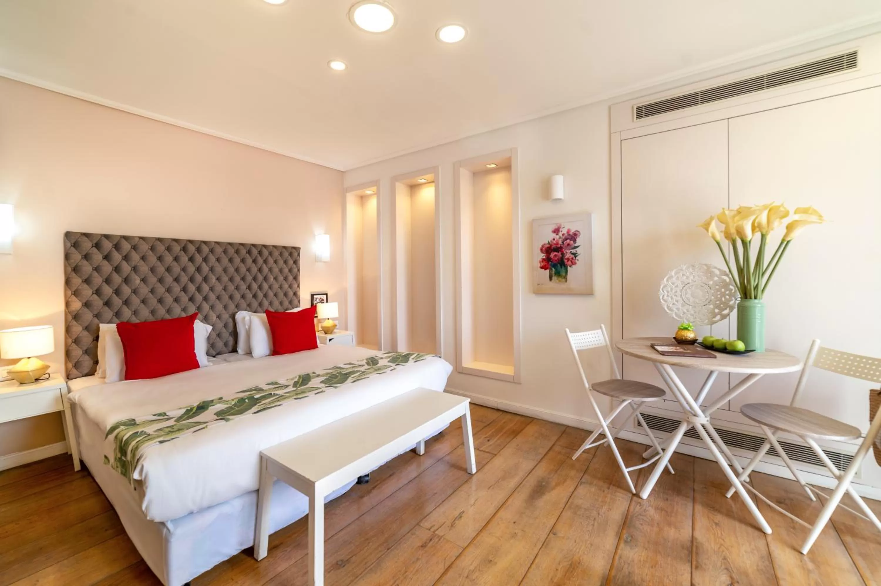 Photo of the whole room, Bed in Paamonim Hotel Jerusalem