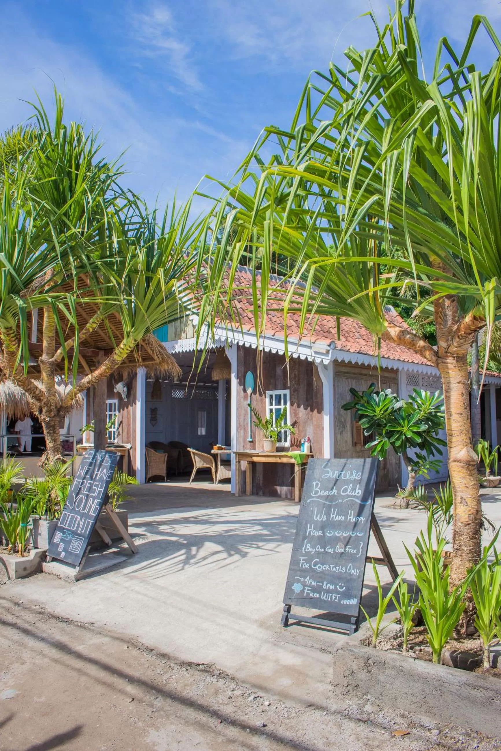 Restaurant/places to eat in Sunrise Resort