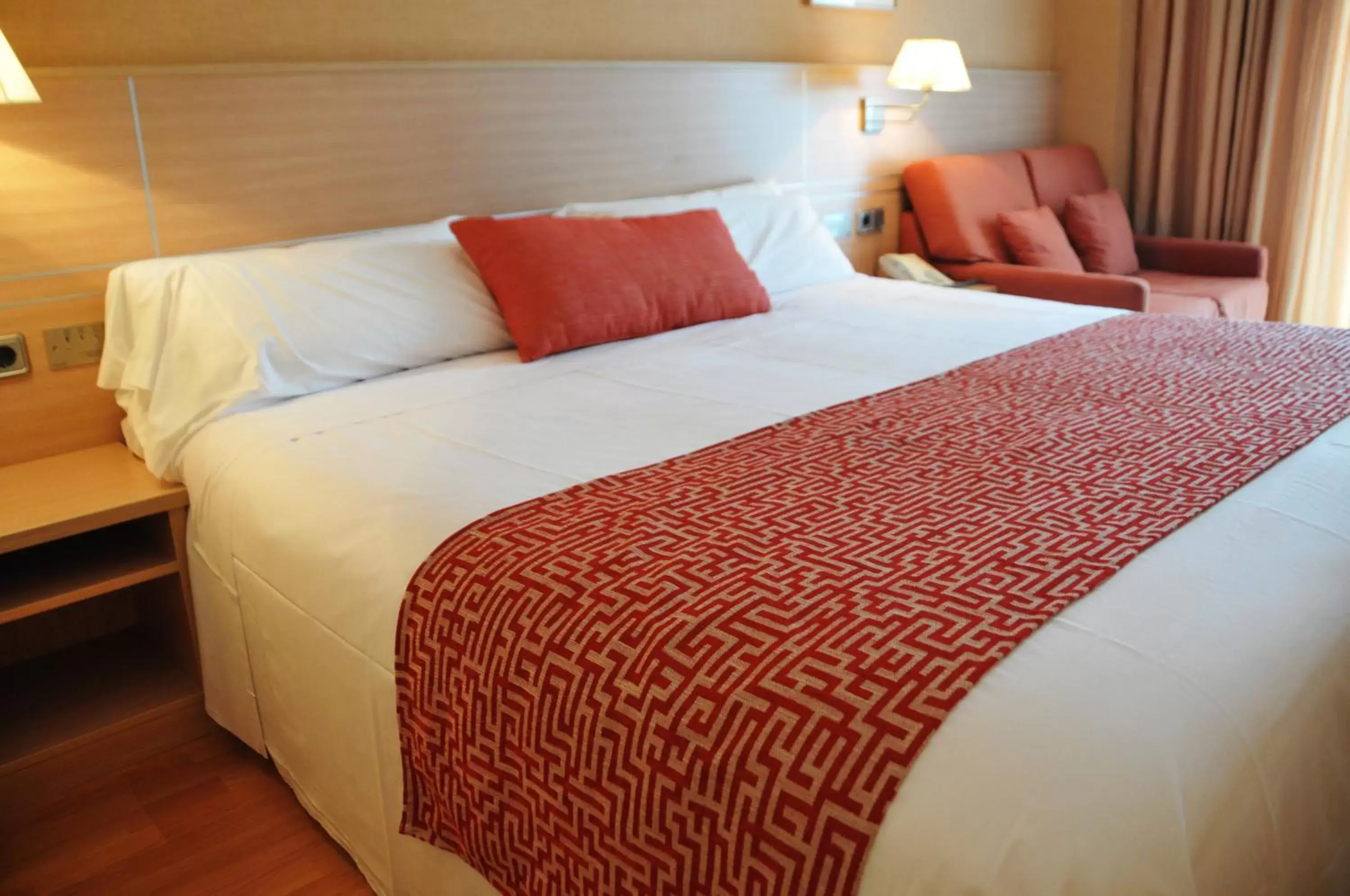 Triple Room (2 Adults + 1 Child) in Hotel Class Valls Triple Room (2 Adults + 1 Child) in Hotel Class Valls