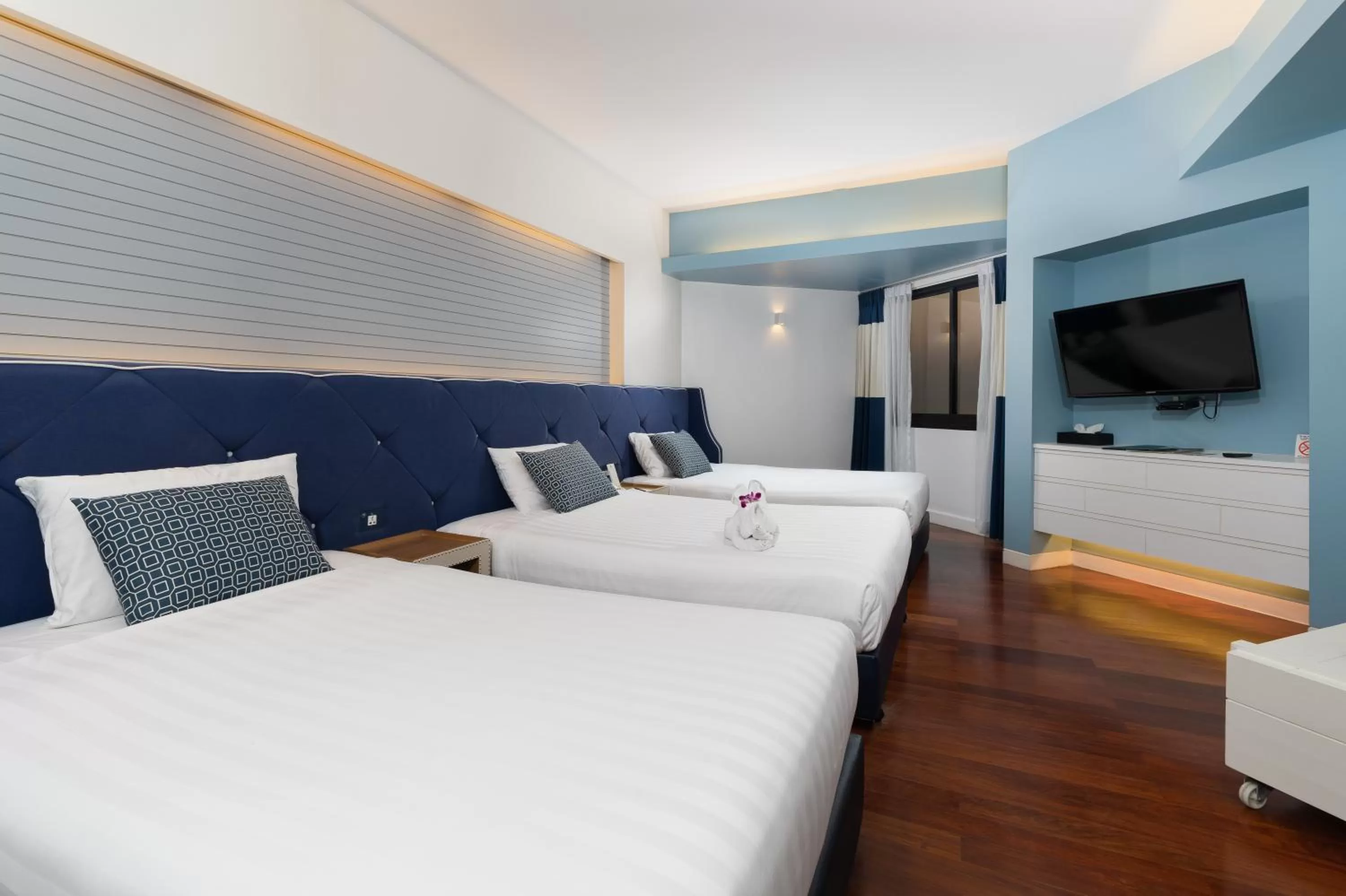 Photo of the whole room, Bed in Jomtien Palm Beach Hotel and Resort