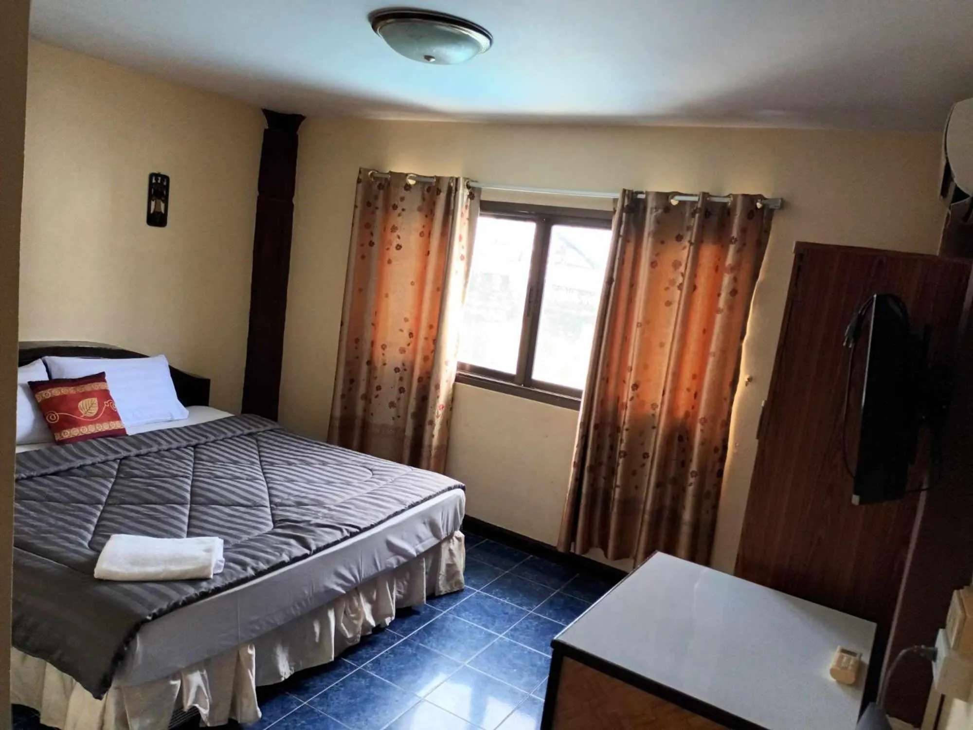 Bed in Patong Rose Guest House 50m to Beach