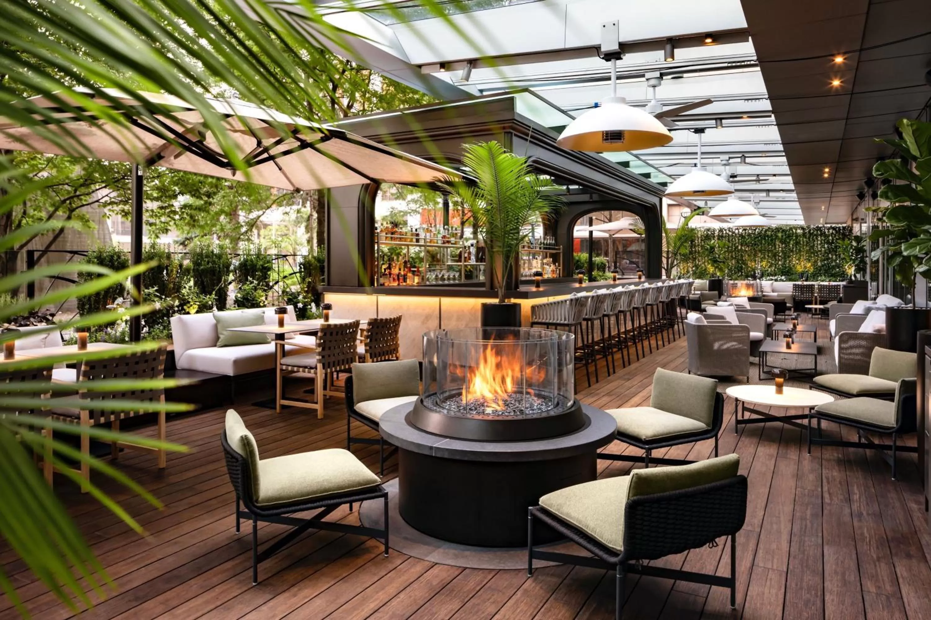 Lounge or bar in The Ritz-Carlton, Toronto