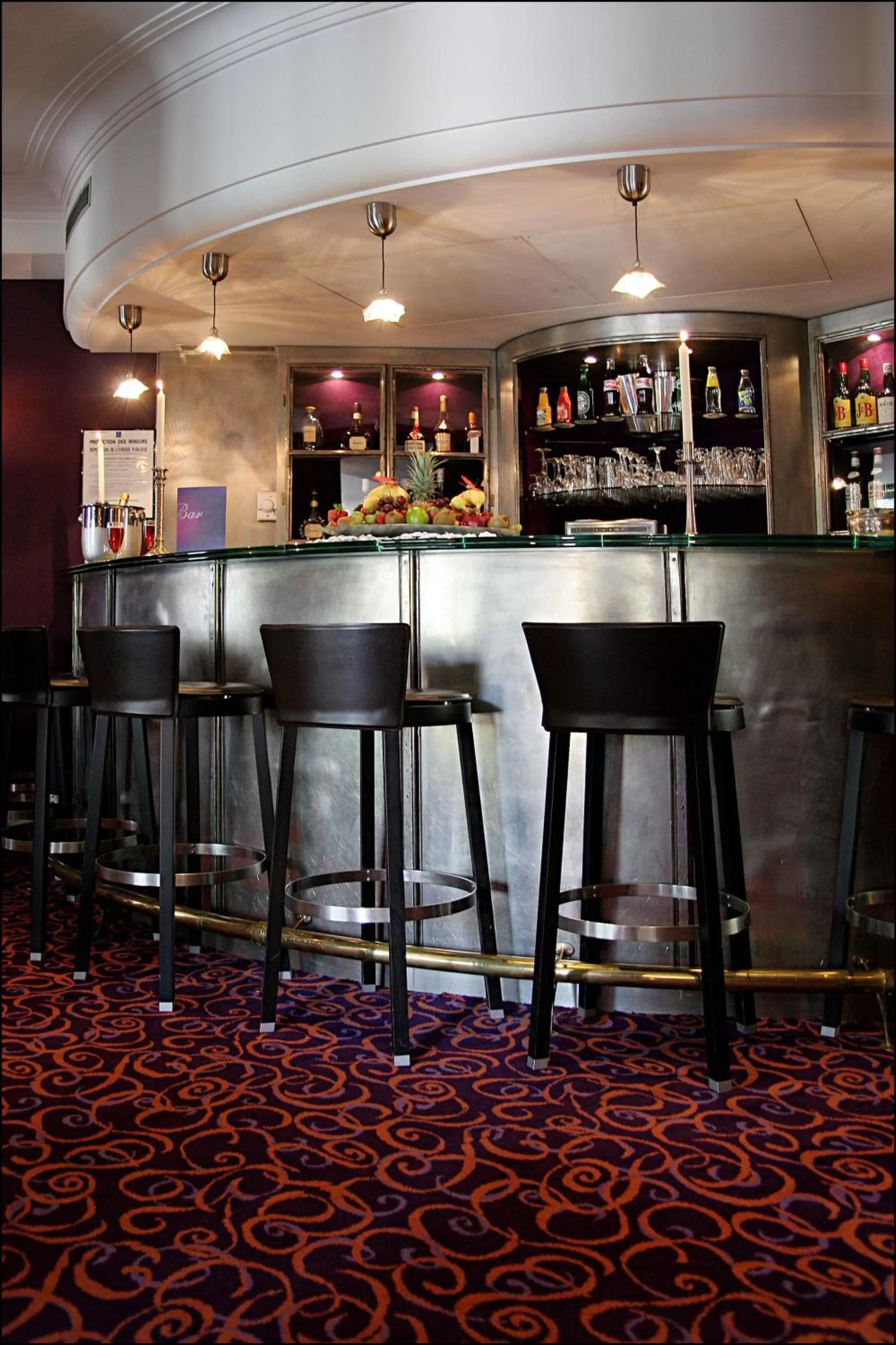 Restaurant/places to eat in Villa Lutèce Port Royal